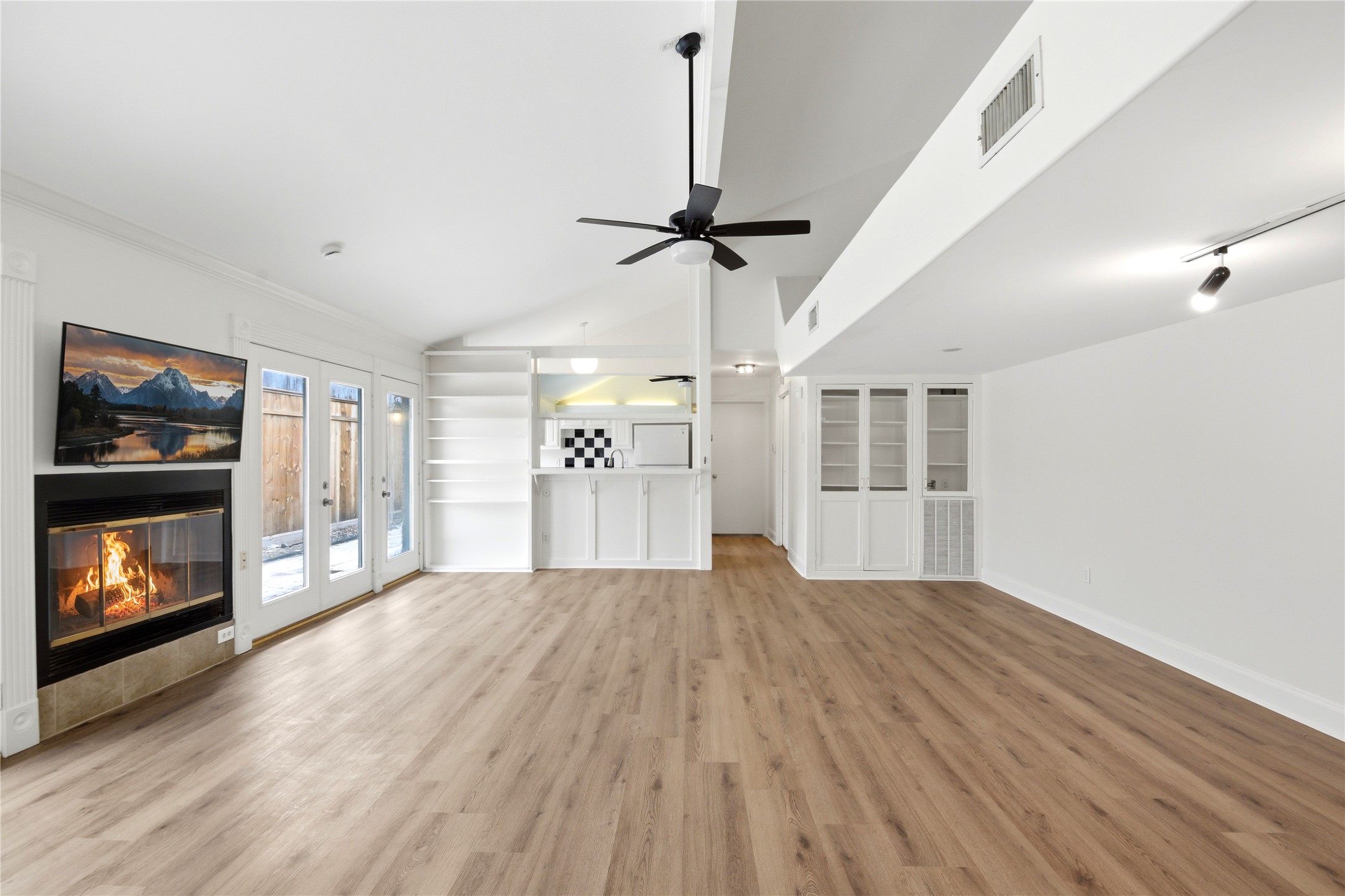 2501 Driscoll Street Property Photo 4