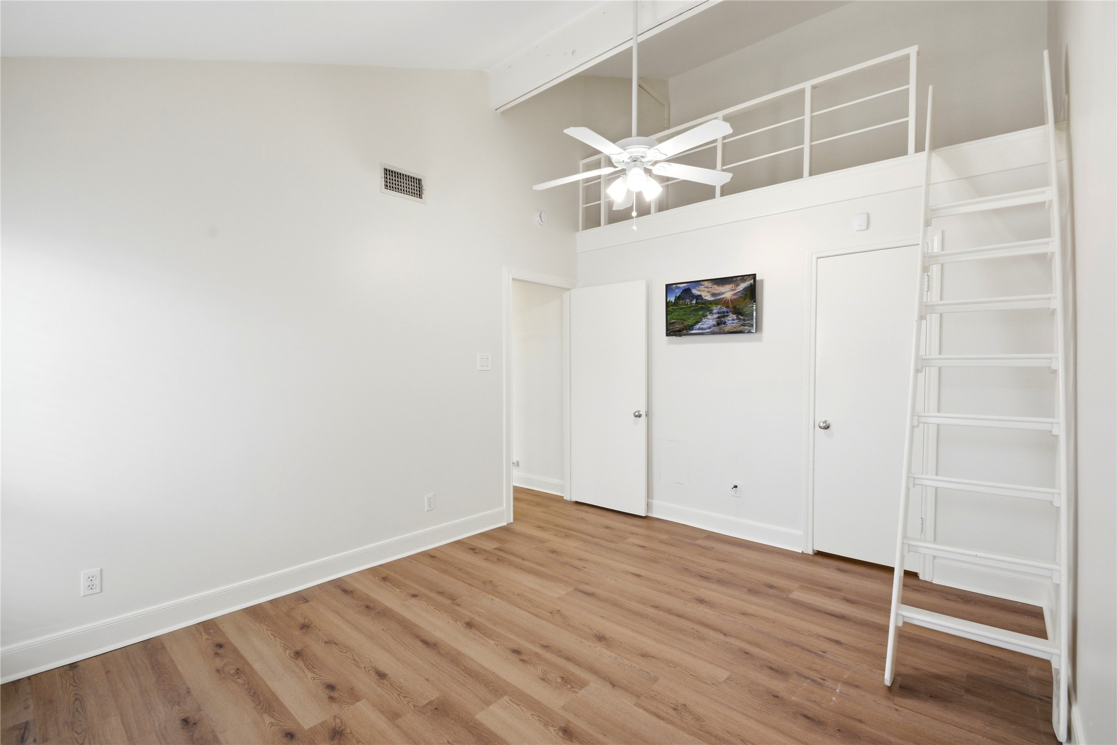 2501 Driscoll Street Property Photo 8