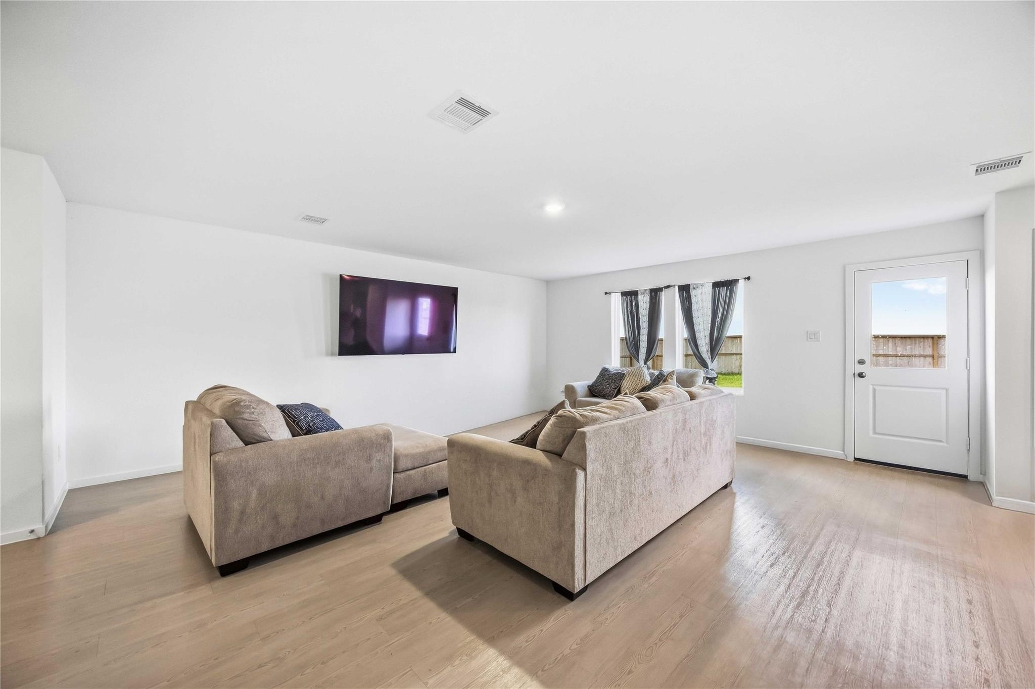1146 Blue Stone Drive Property Photo 4