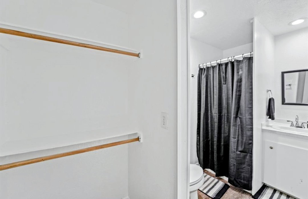 12918 Peggys Lane B Property Photo 7