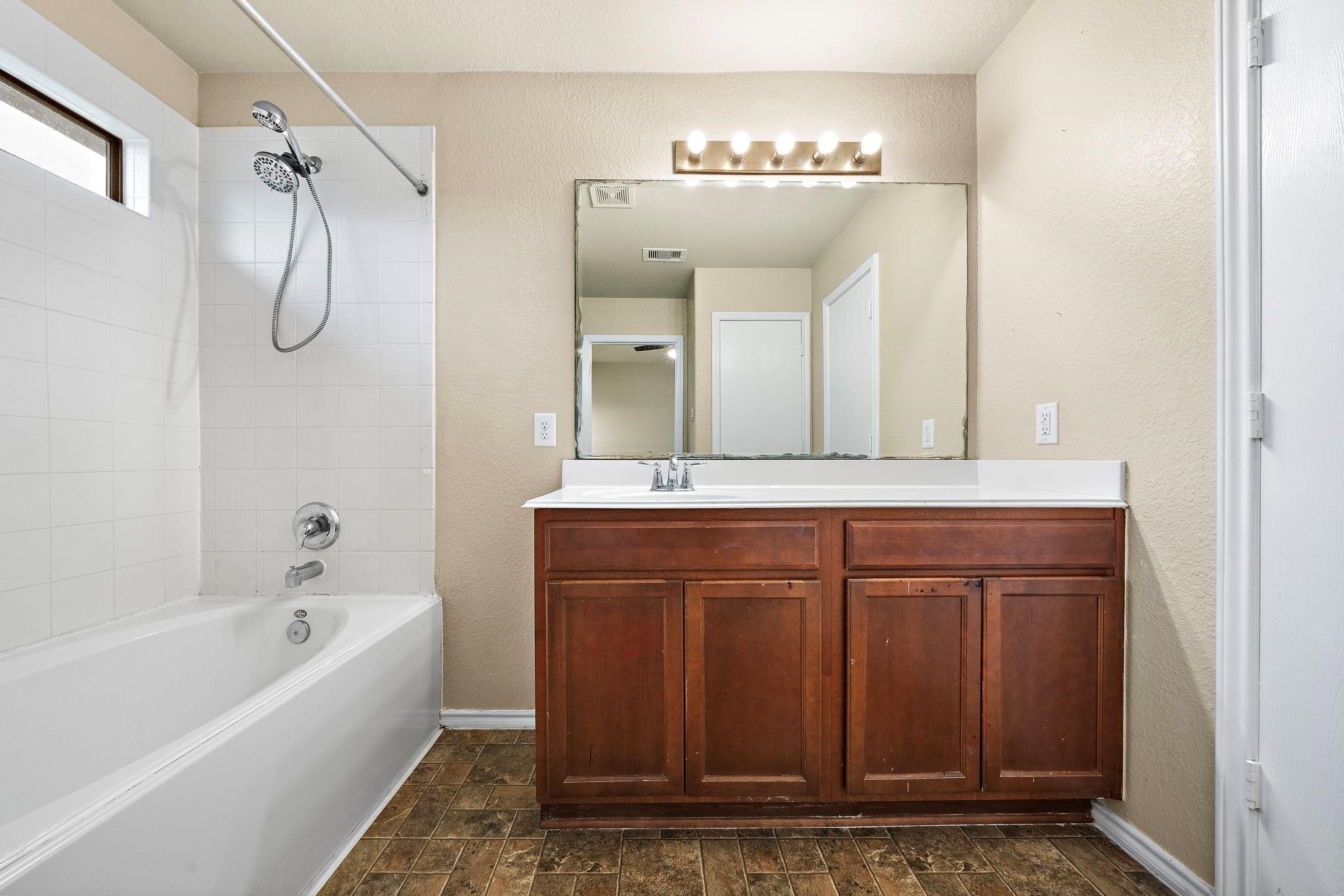 20306 Silent Vale Lane Property Photo 4