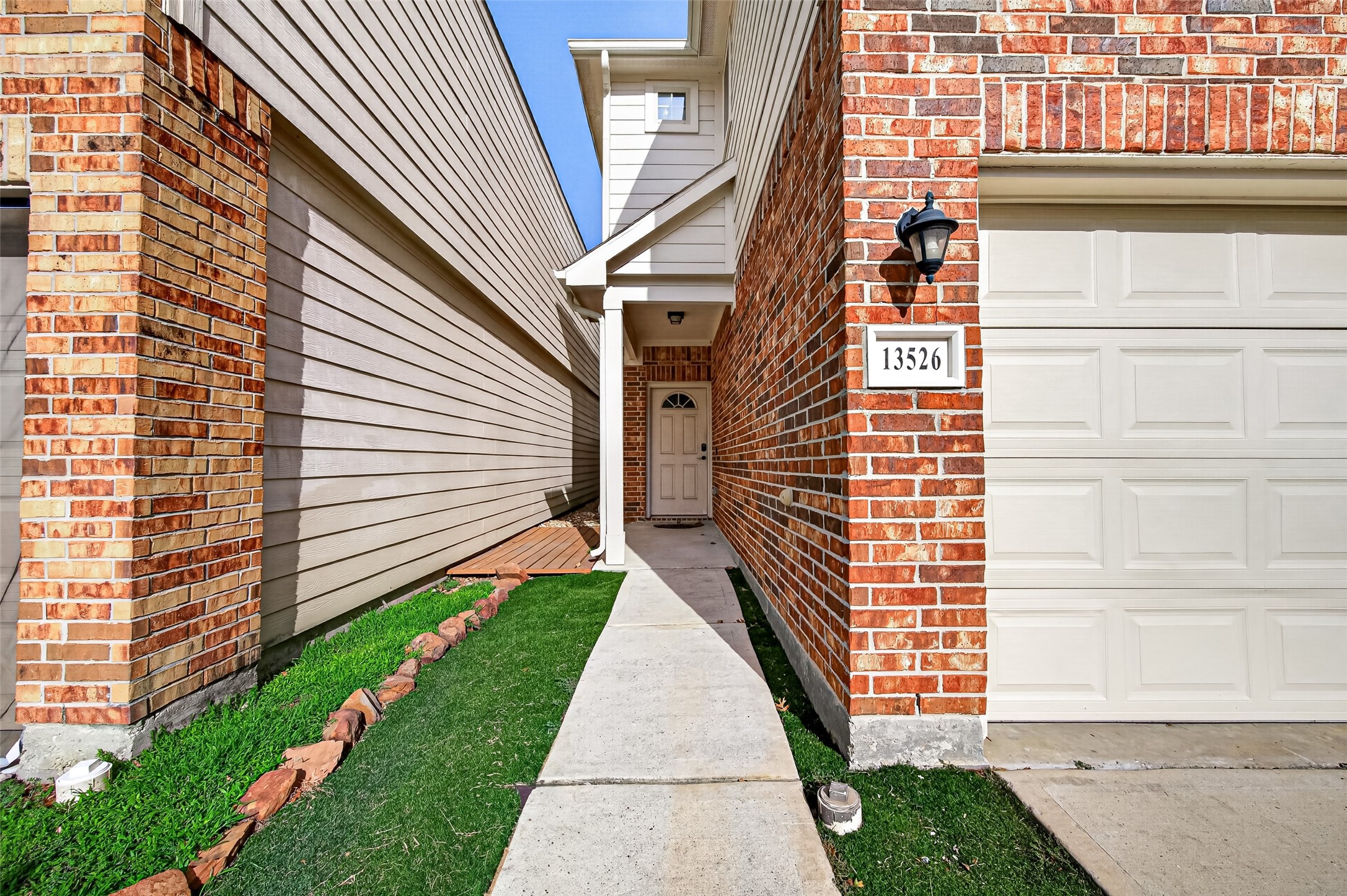 13526 Vista De Oro Street Property Photo 4