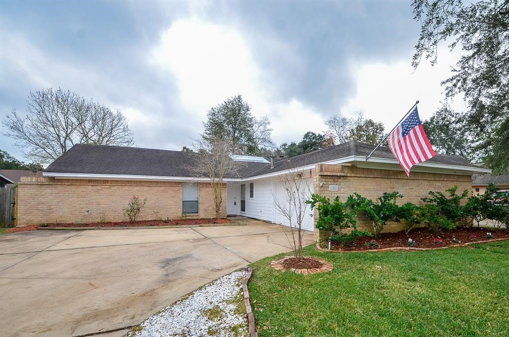 15815 Boulder Oaks Drive Property Photo 1