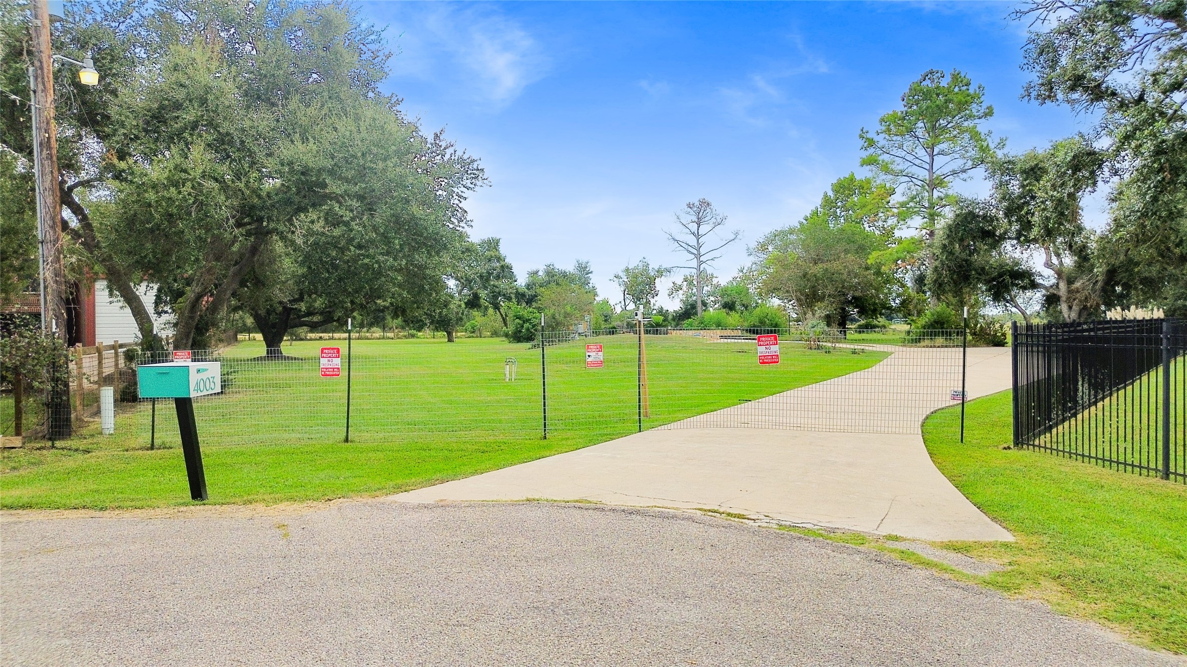 4003 Country Trails Street Property Photo 4