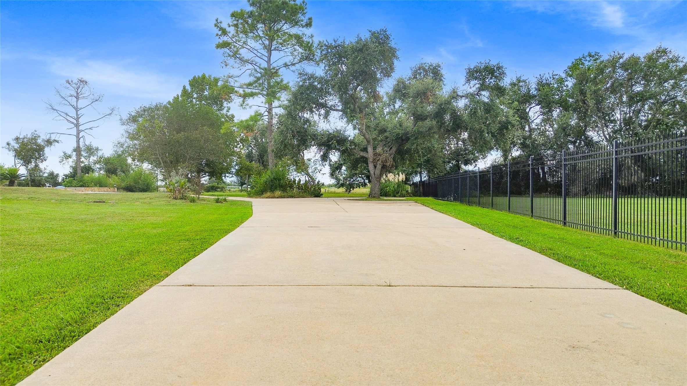 4003 Country Trails Street Property Photo 6