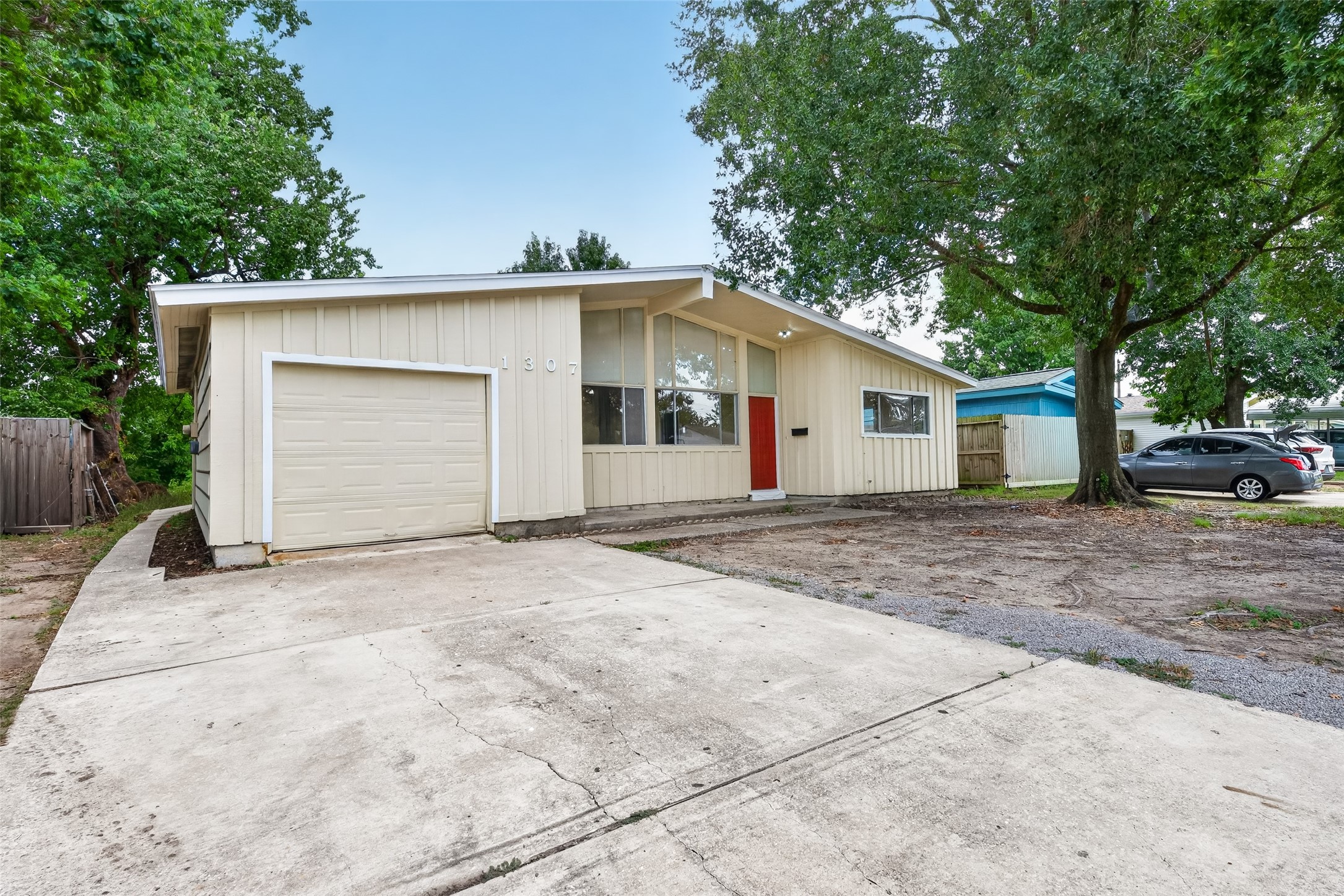 1307 Camden Road Property Photo 2