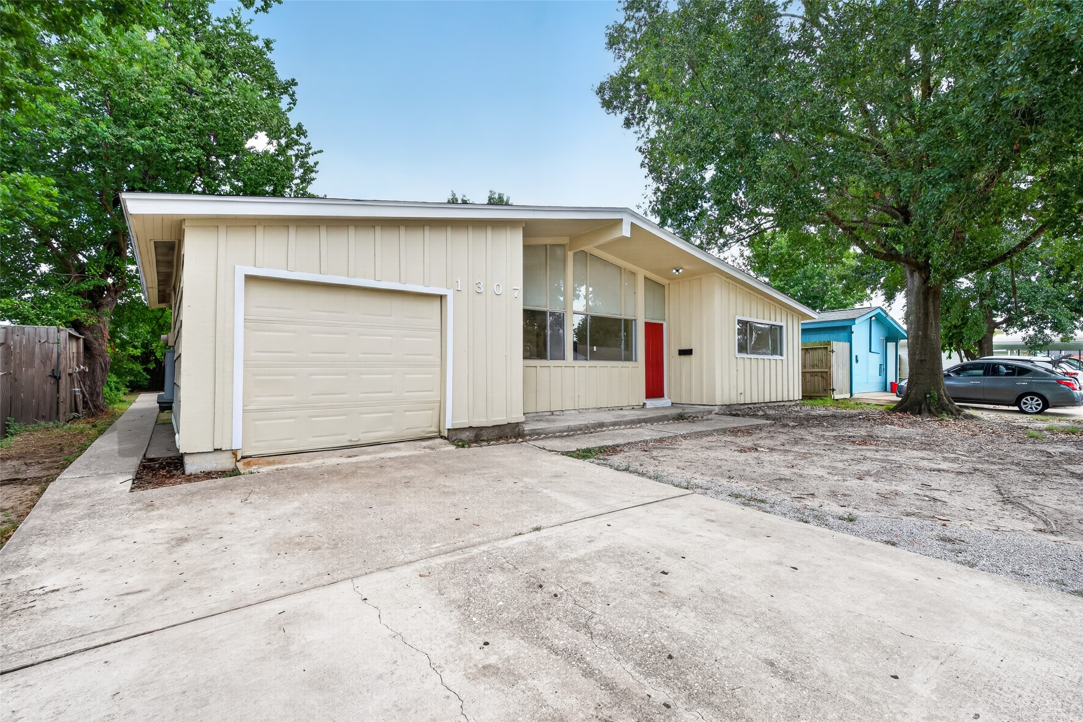 1307 Camden Road Property Photo 3