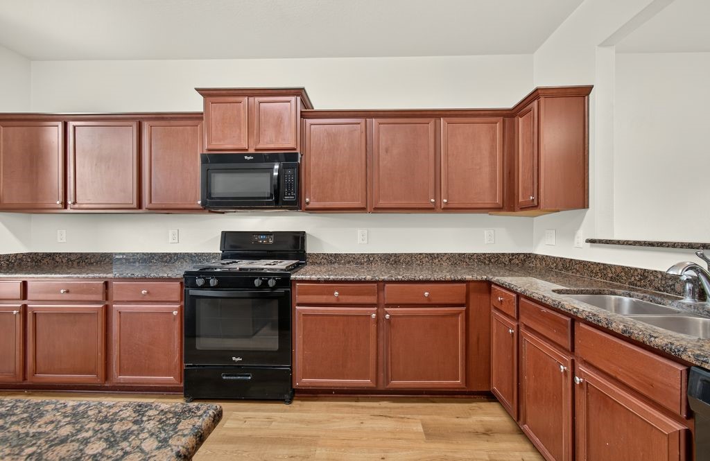 1835 Garnet Breeze Drive Property Photo 7