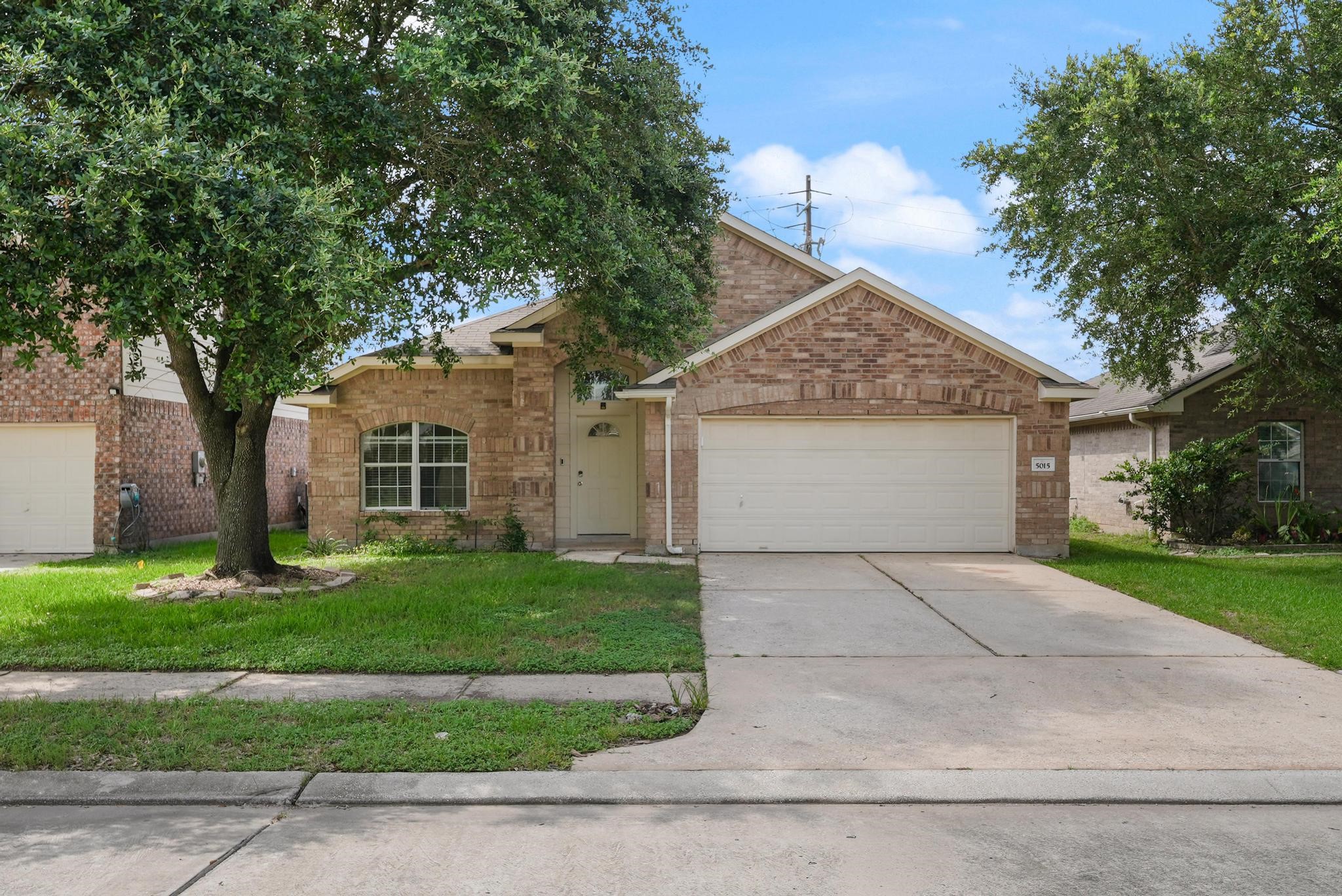 5015 Bridgecrossing Court Property Photo
