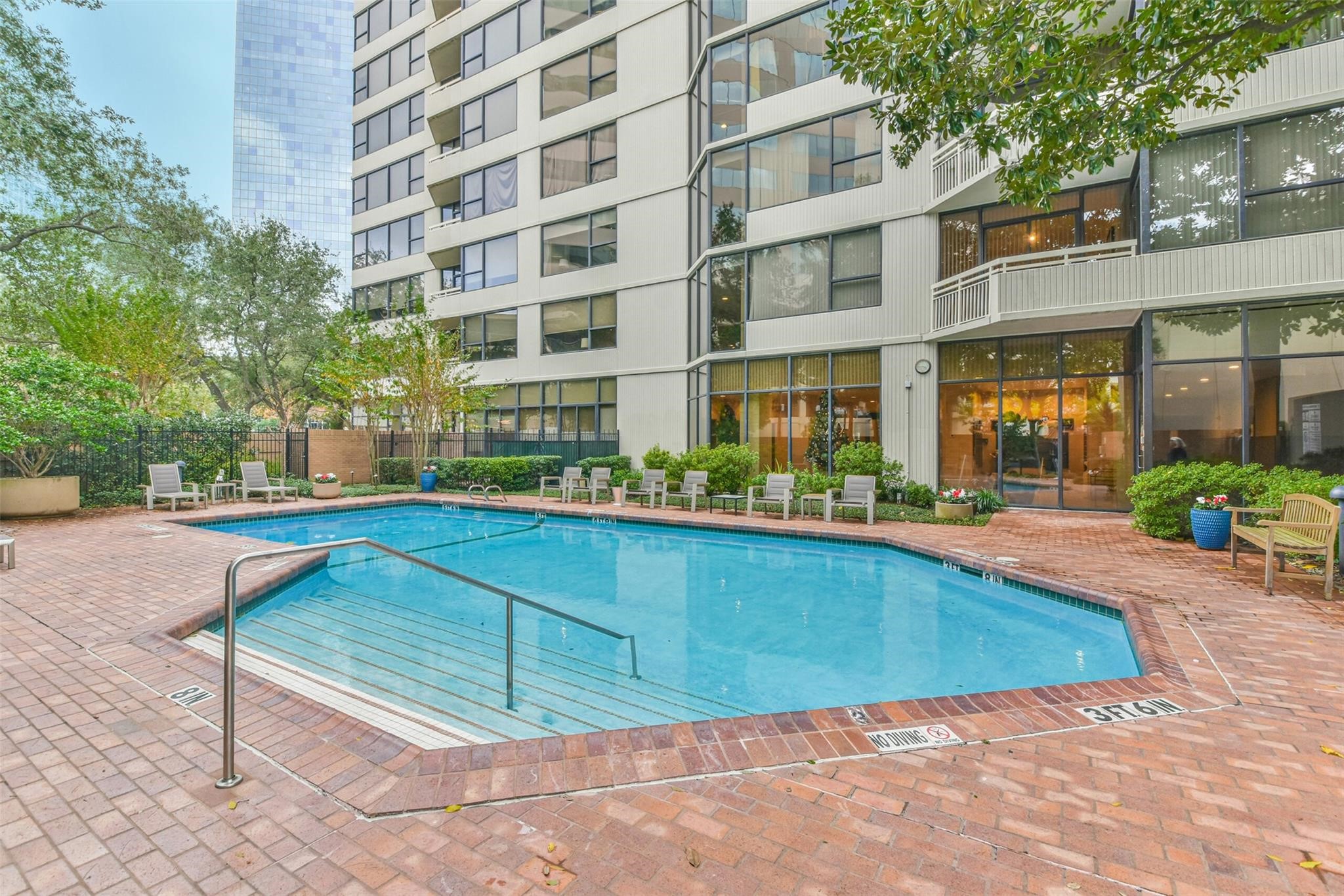 15 Greenway Plaza 5C Property Photo 1