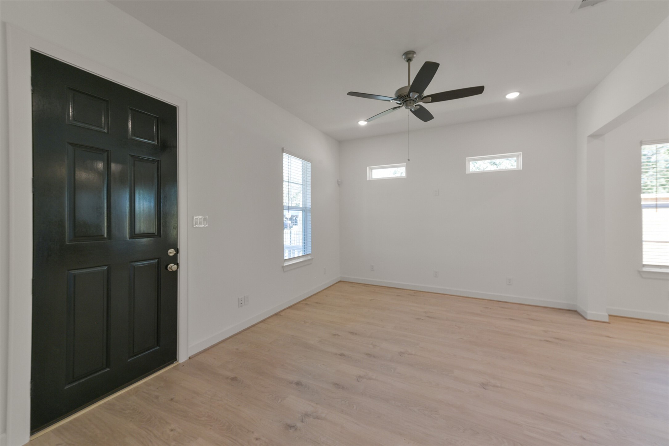 2503 S Houston Avenue Property Photo 6