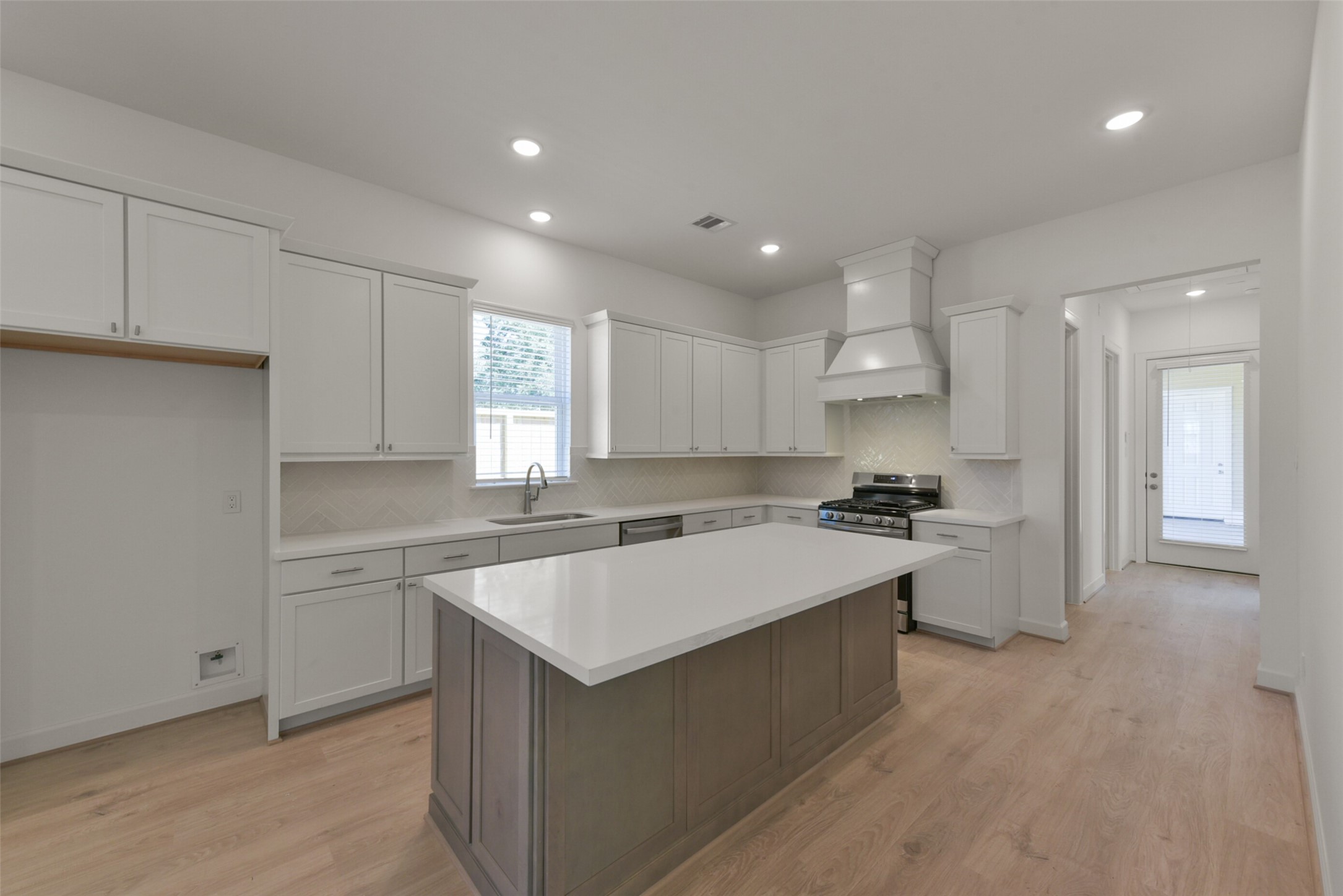 2503 S Houston Avenue Property Photo 8