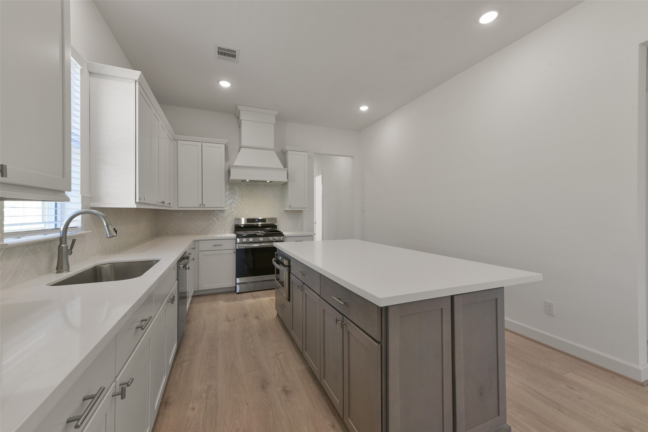 2503 S Houston Avenue Property Photo 10