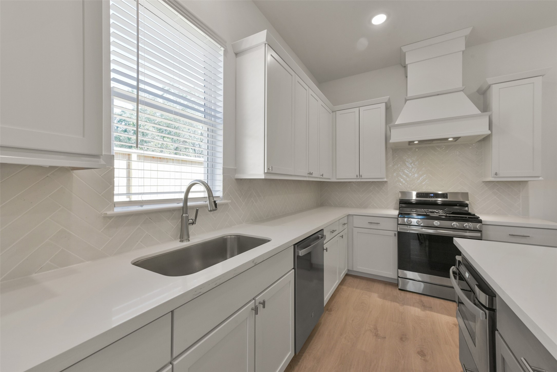 2503 S Houston Avenue Property Photo 11