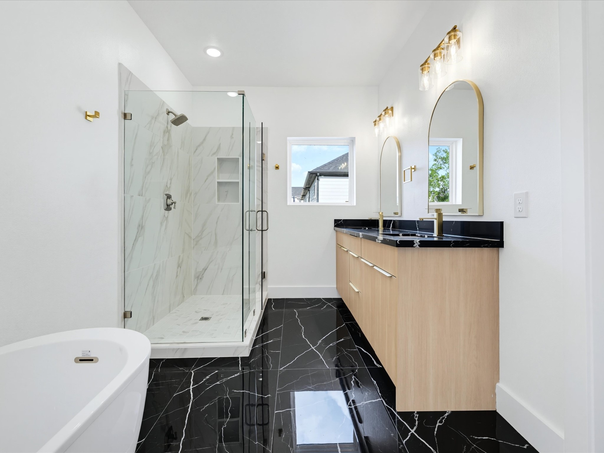 3405 Baer Street Property Photo 4