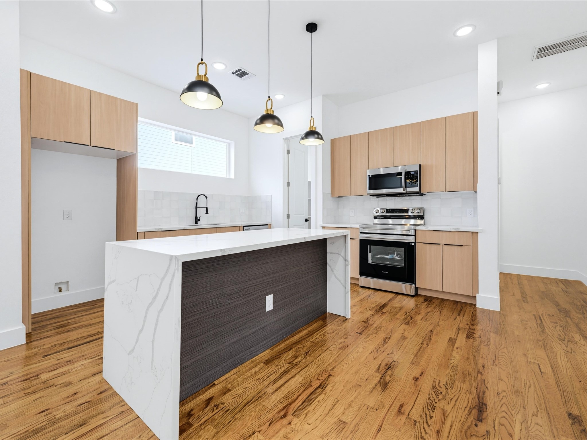 3405 Baer Street Property Photo 6