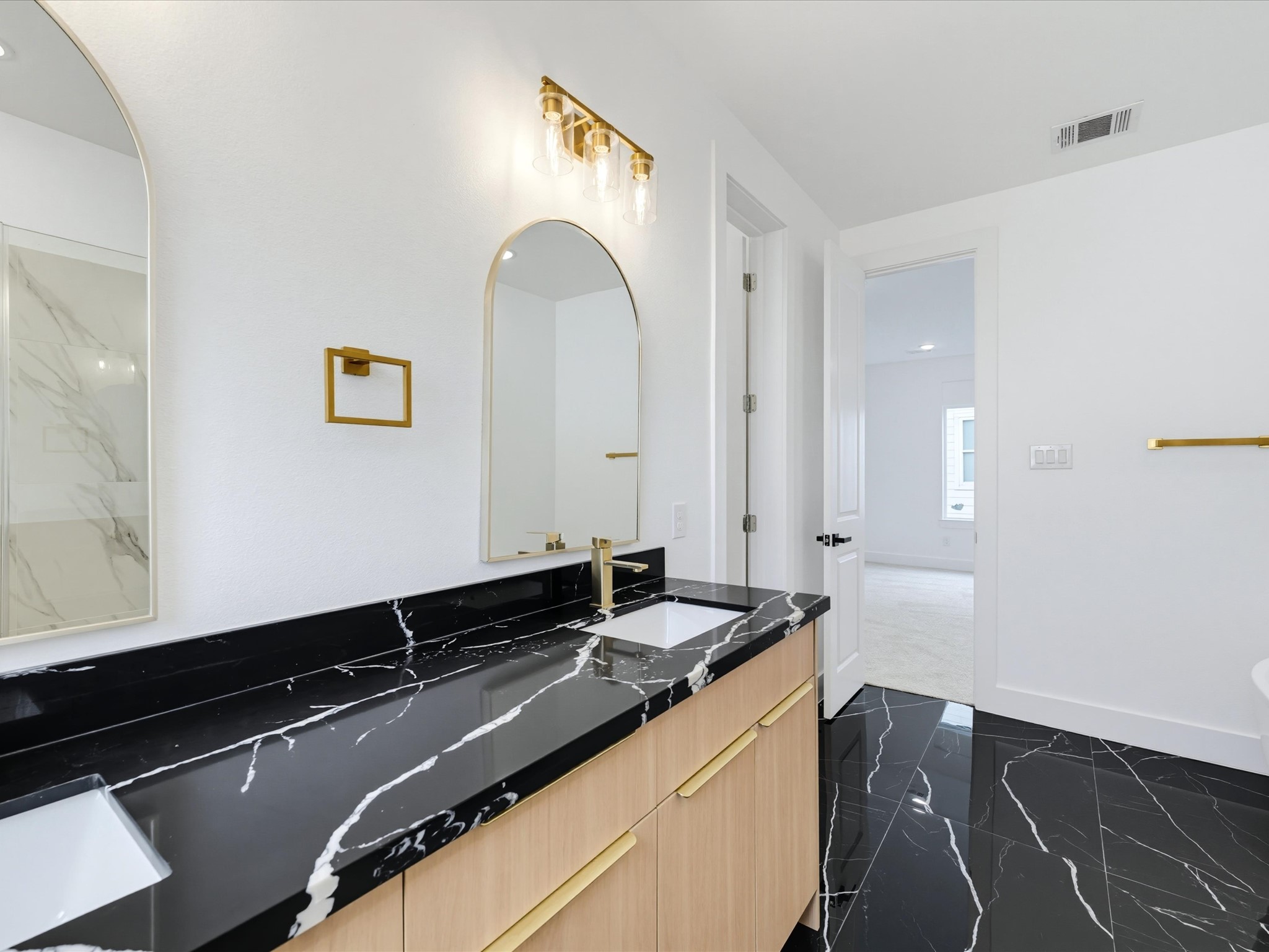 3405 Baer Street Property Photo 25