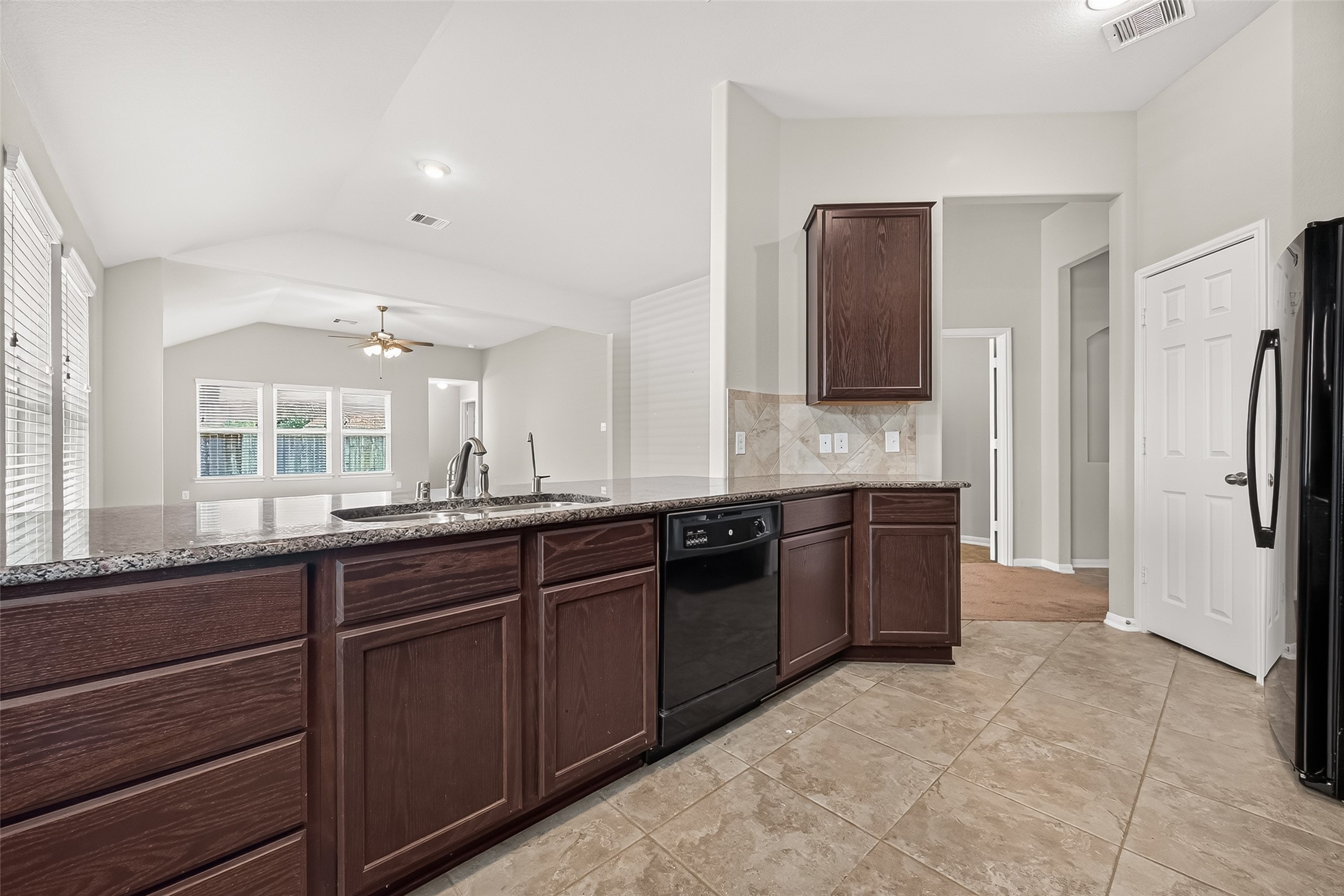 2703 Fawn Mountain Drive Property Photo 4