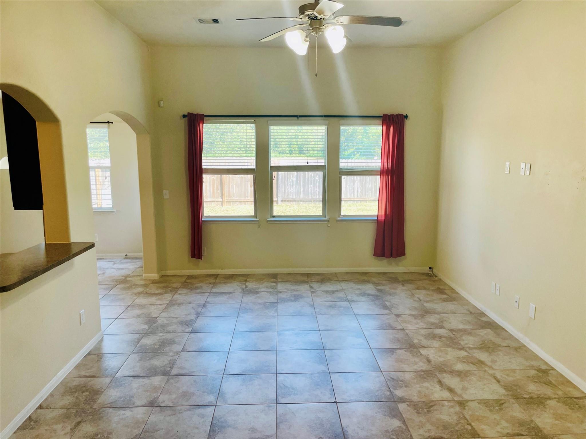335 American Black Bear Drive, Crosby Tx 77532 Property Photo 5