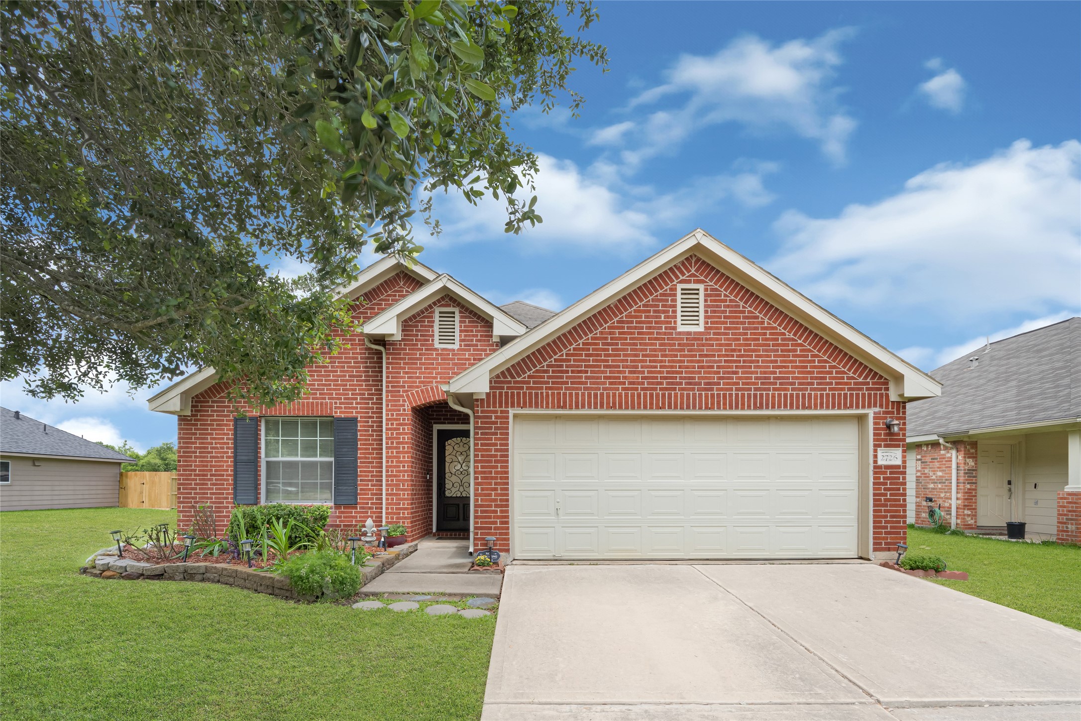 2726 Sage Bluff Avenue Property Photo 2
