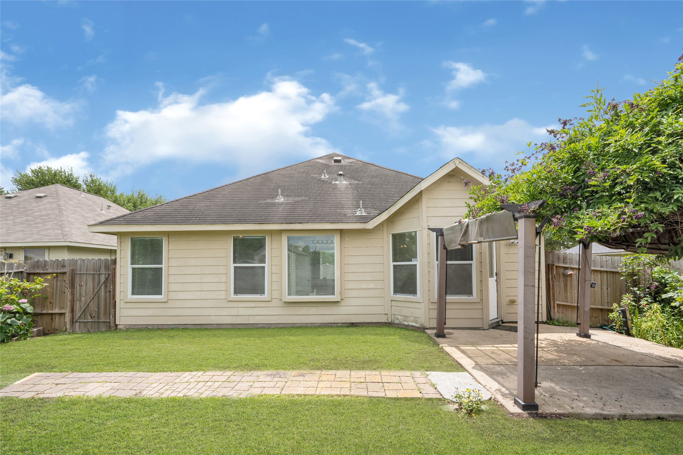 2726 Sage Bluff Avenue Property Photo 25