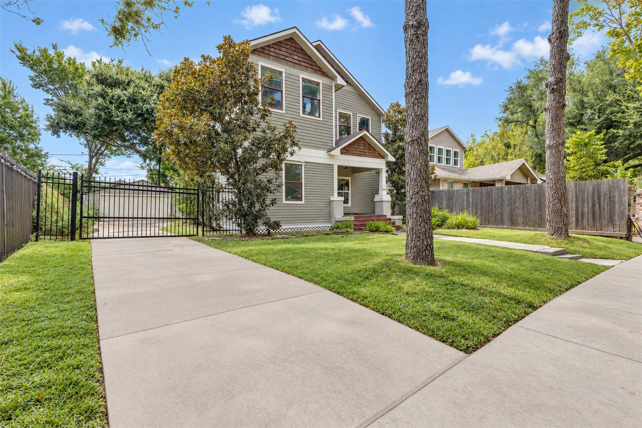 4534 Woodside Street Property Photo 2