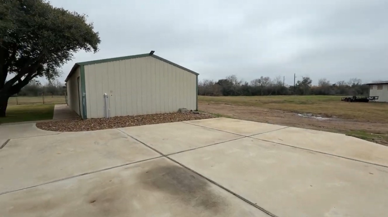 6910 S Mallard Drive Property Photo 2
