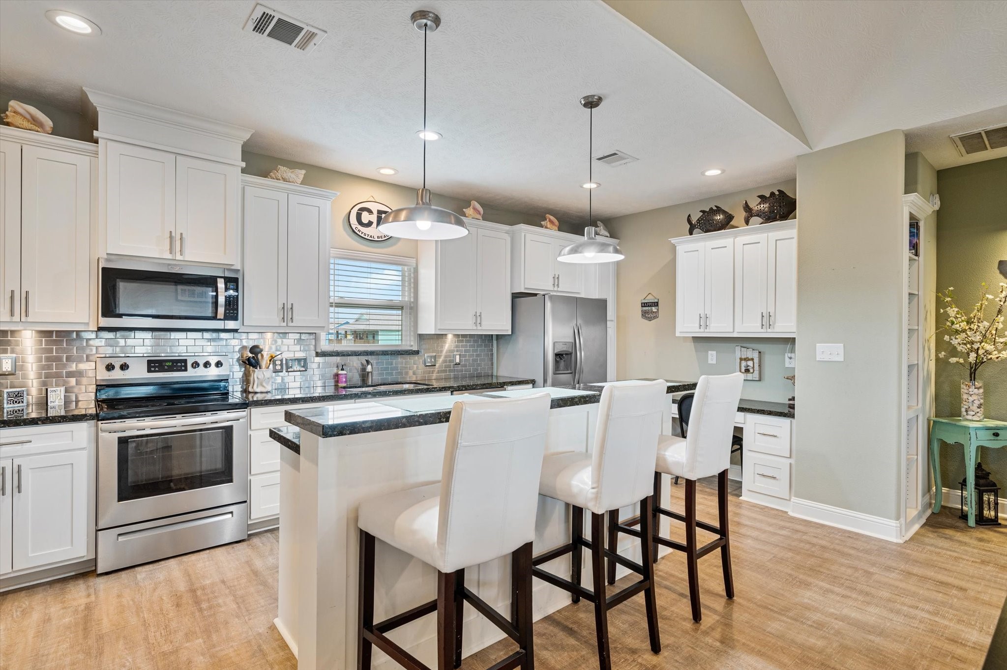 957 Mary Ann Property Photo 8