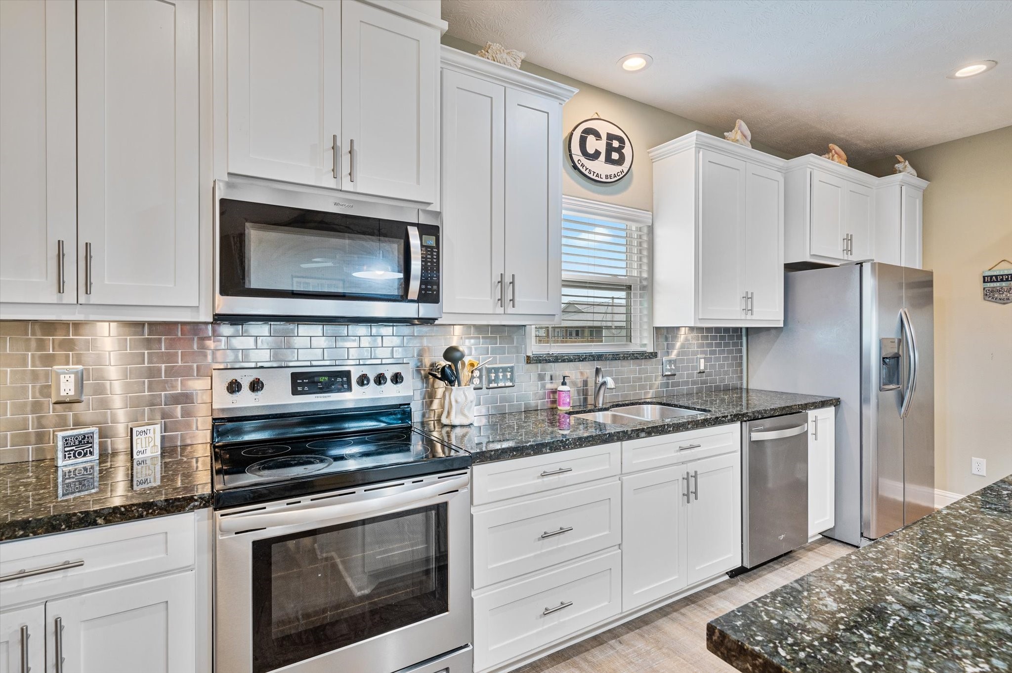 957 Mary Ann Property Photo 12