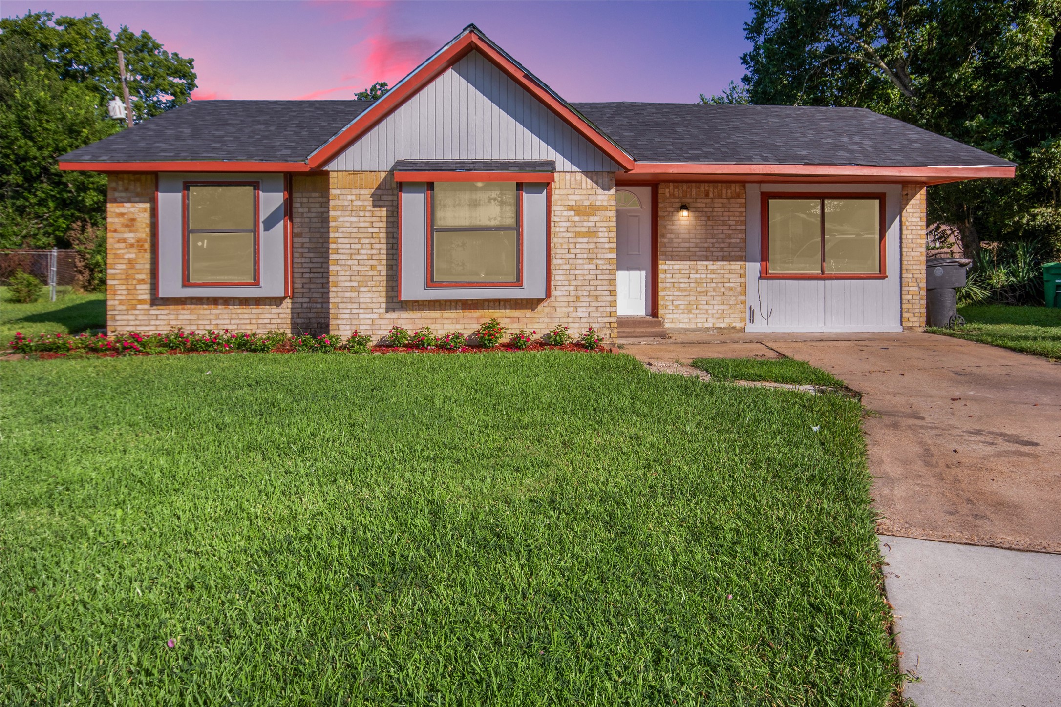 10902 Mosscrest Drive Property Photo 1