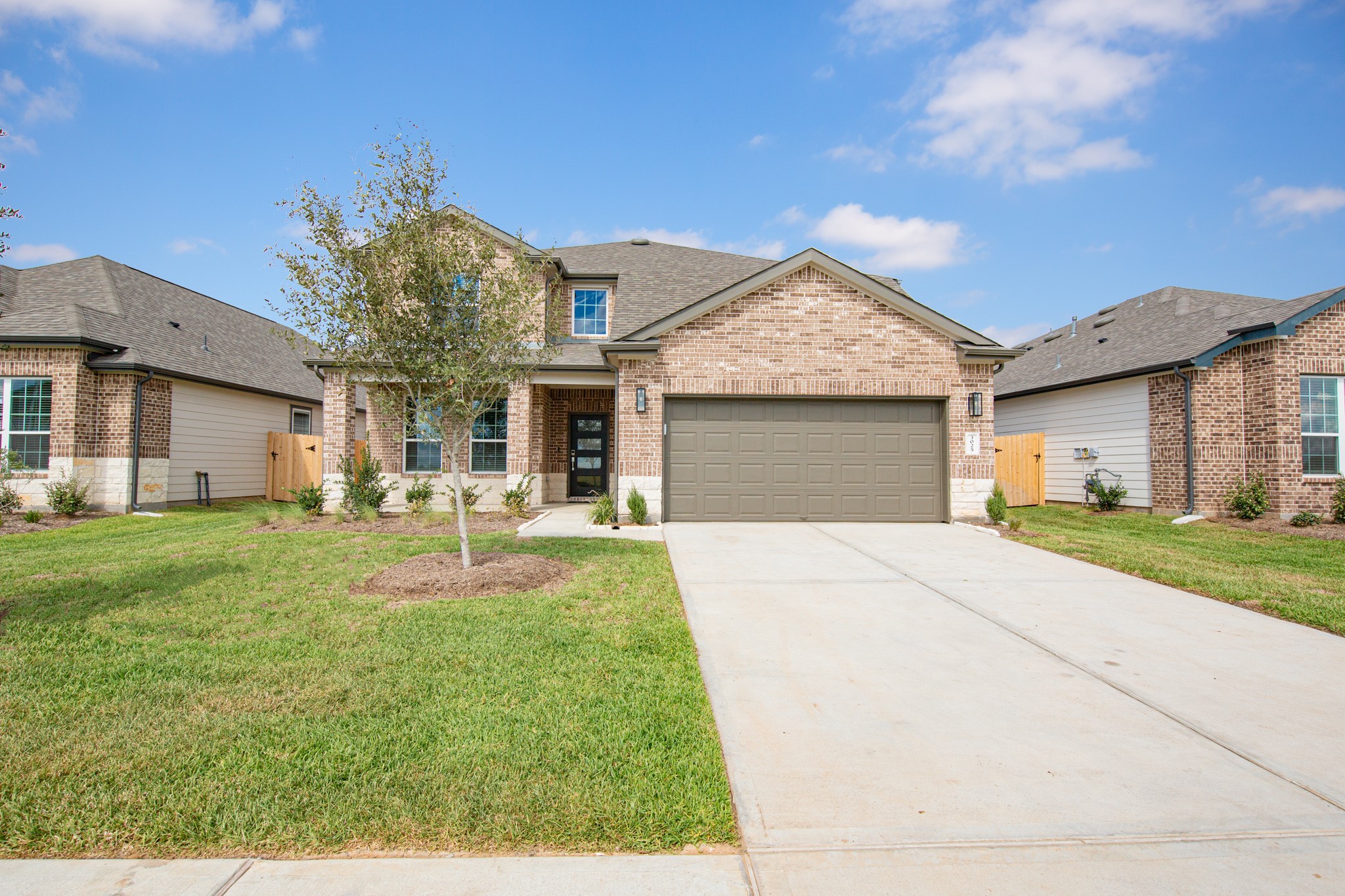 3025 Mustang Grove Way Property Photo 3