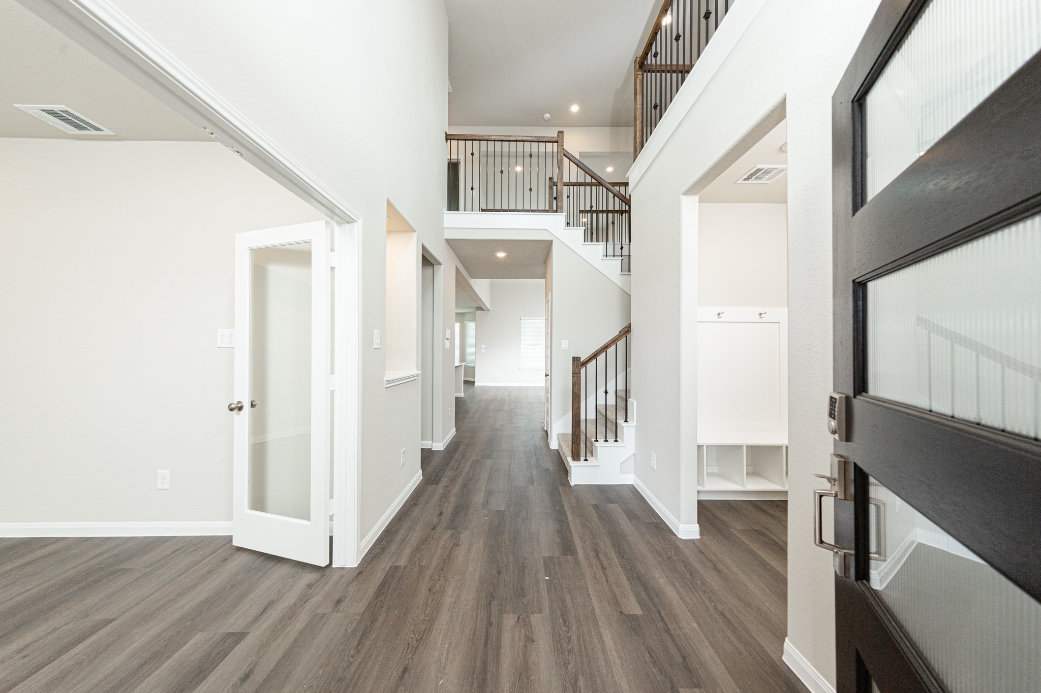 3025 Mustang Grove Way Property Photo 4
