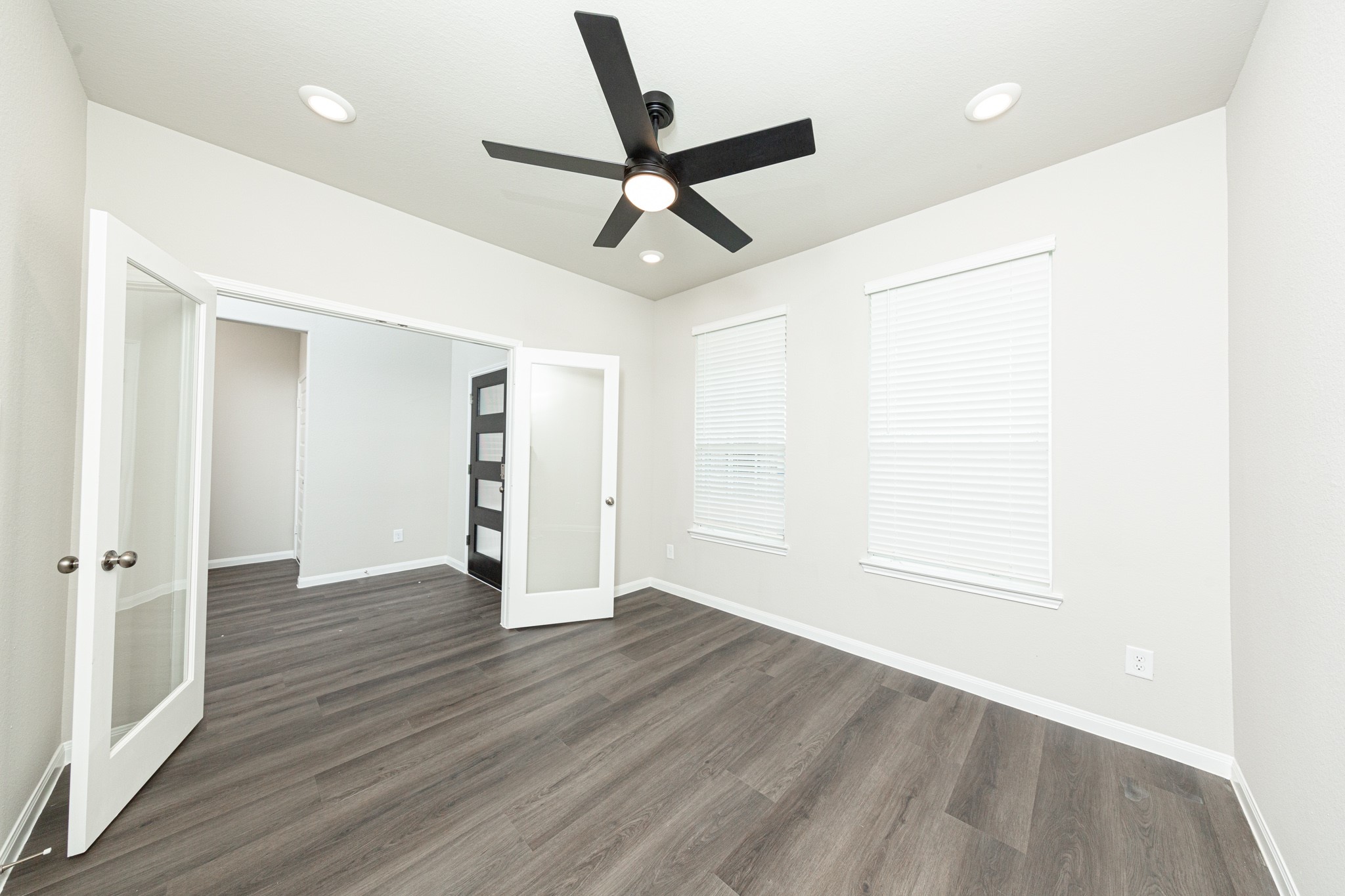 3025 Mustang Grove Way Property Photo 5