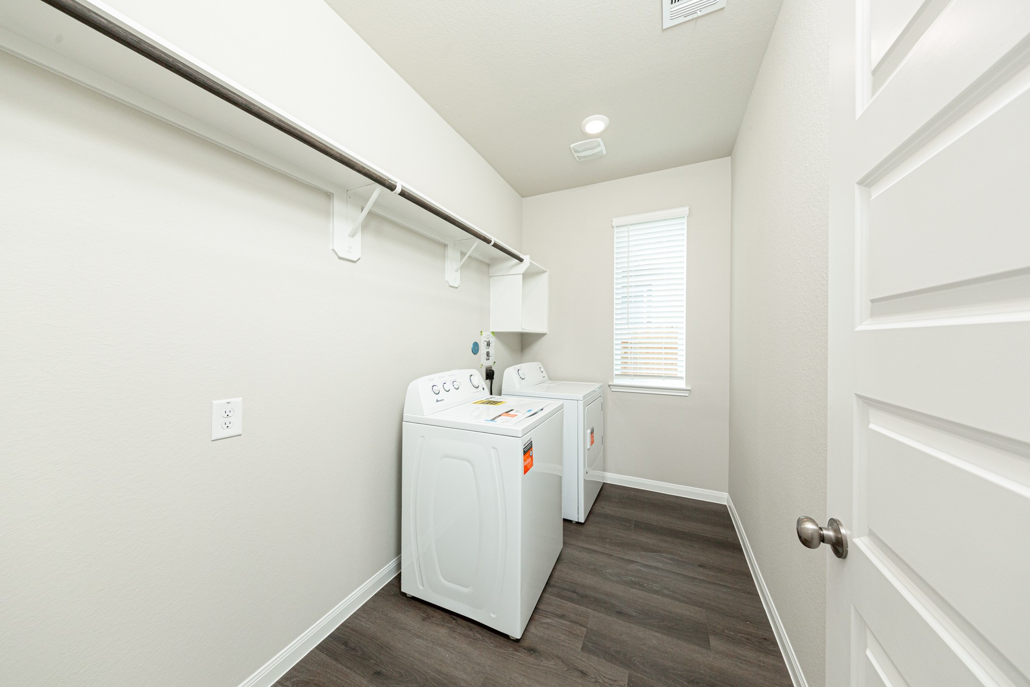 3025 Mustang Grove Way Property Photo 7