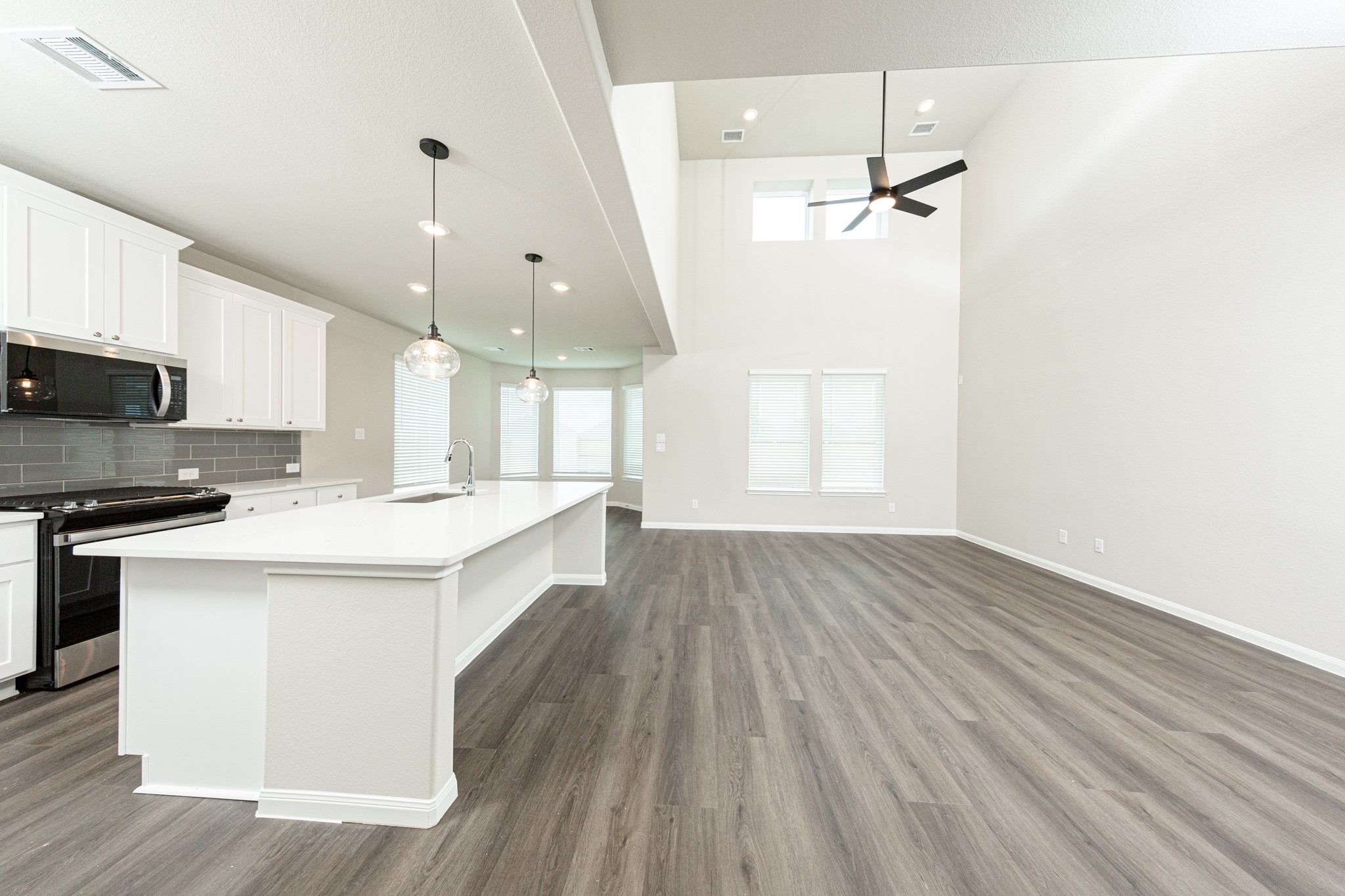3025 Mustang Grove Way Property Photo 8