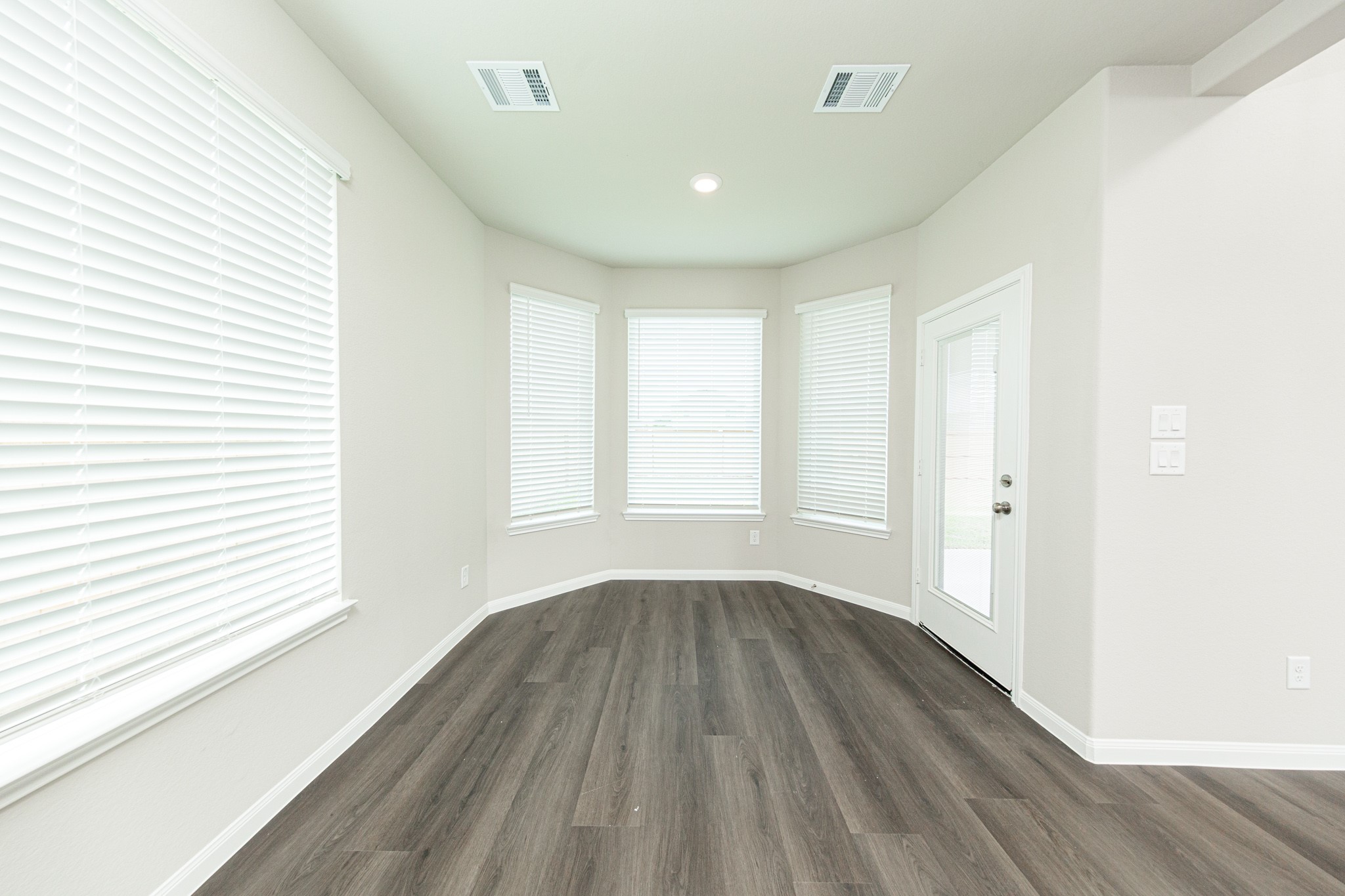3025 Mustang Grove Way Property Photo 12
