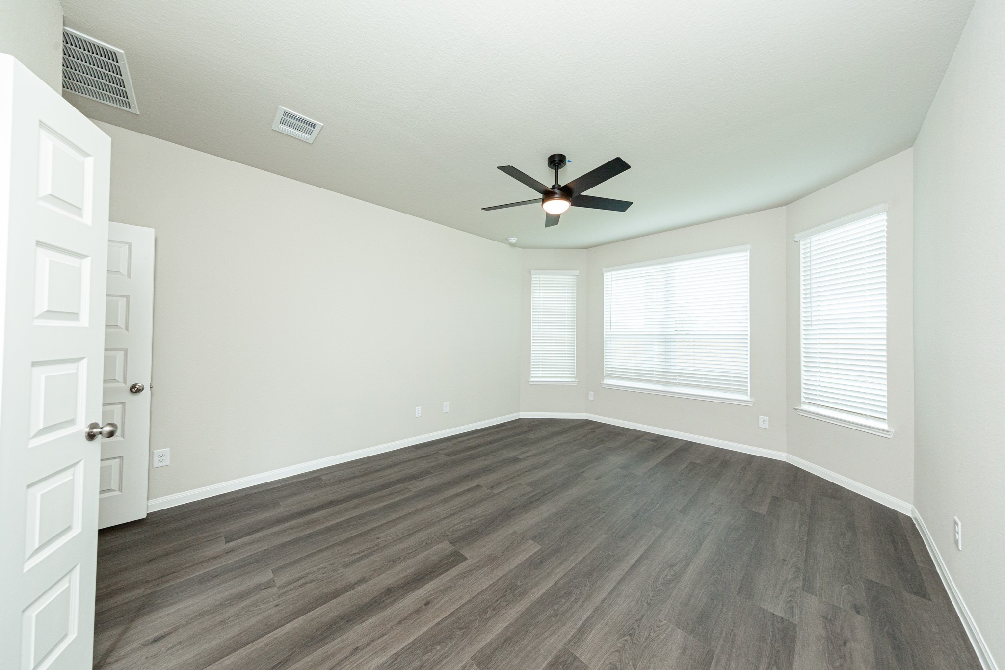 3025 Mustang Grove Way Property Photo 15