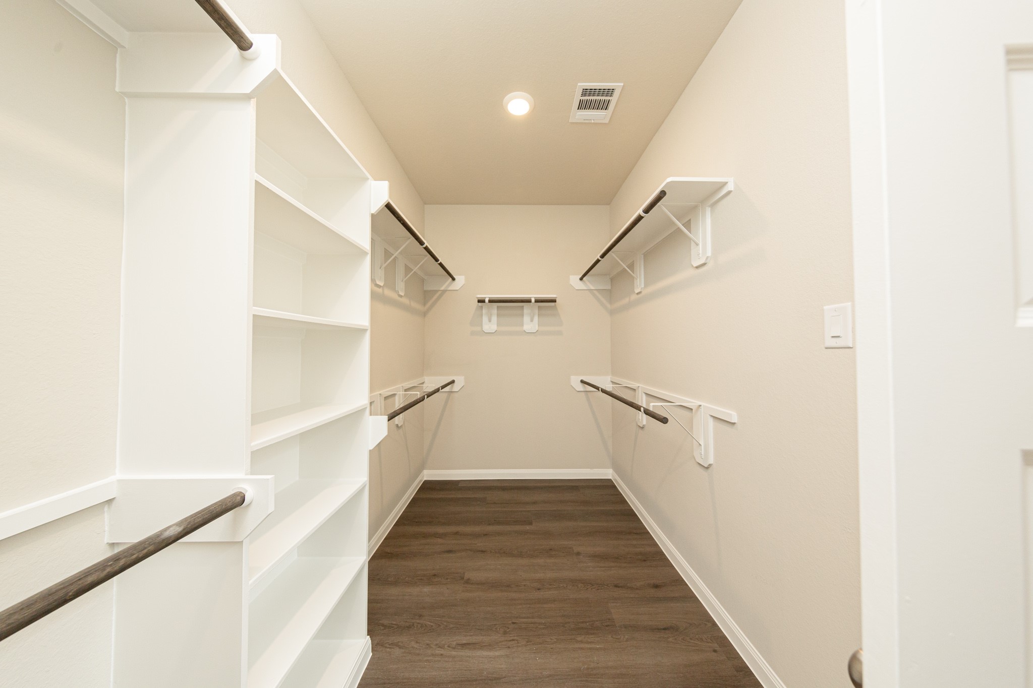 3025 Mustang Grove Way Property Photo 20