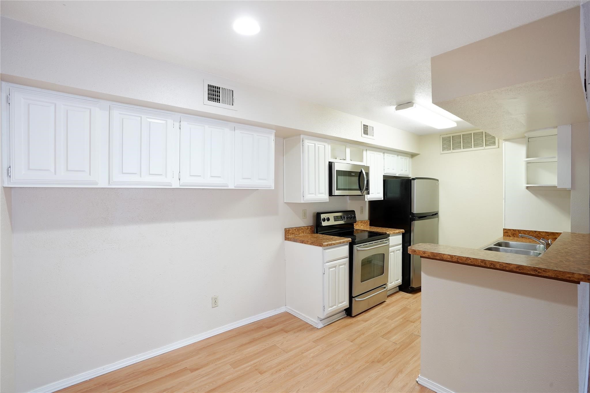12955 Woodforest Boulevard 32 Property Photo 7