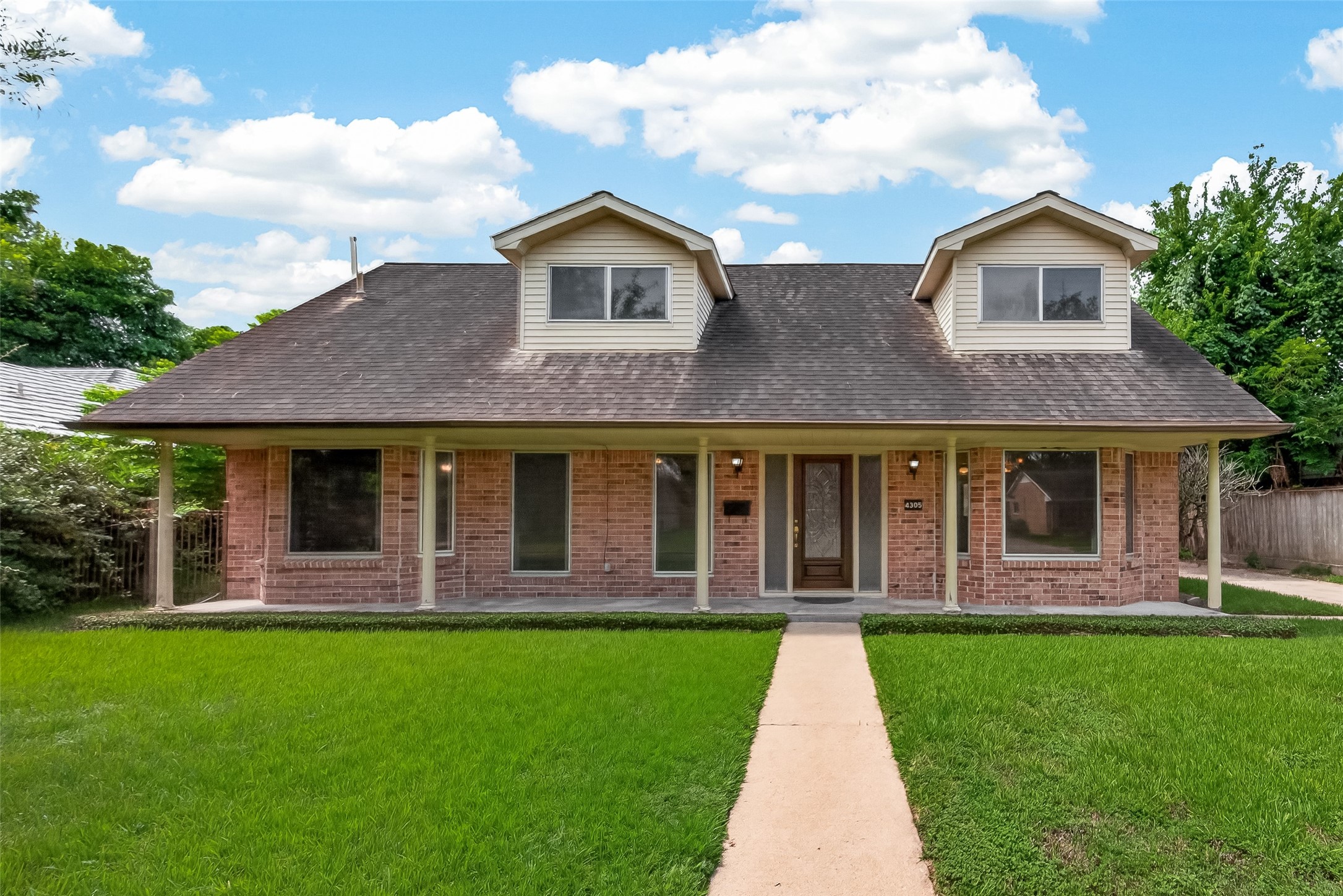 4305 Goldfinch Street Property Photo 1
