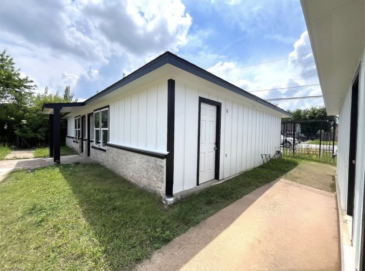 4305 Phlox Street 3a Property Photo 4