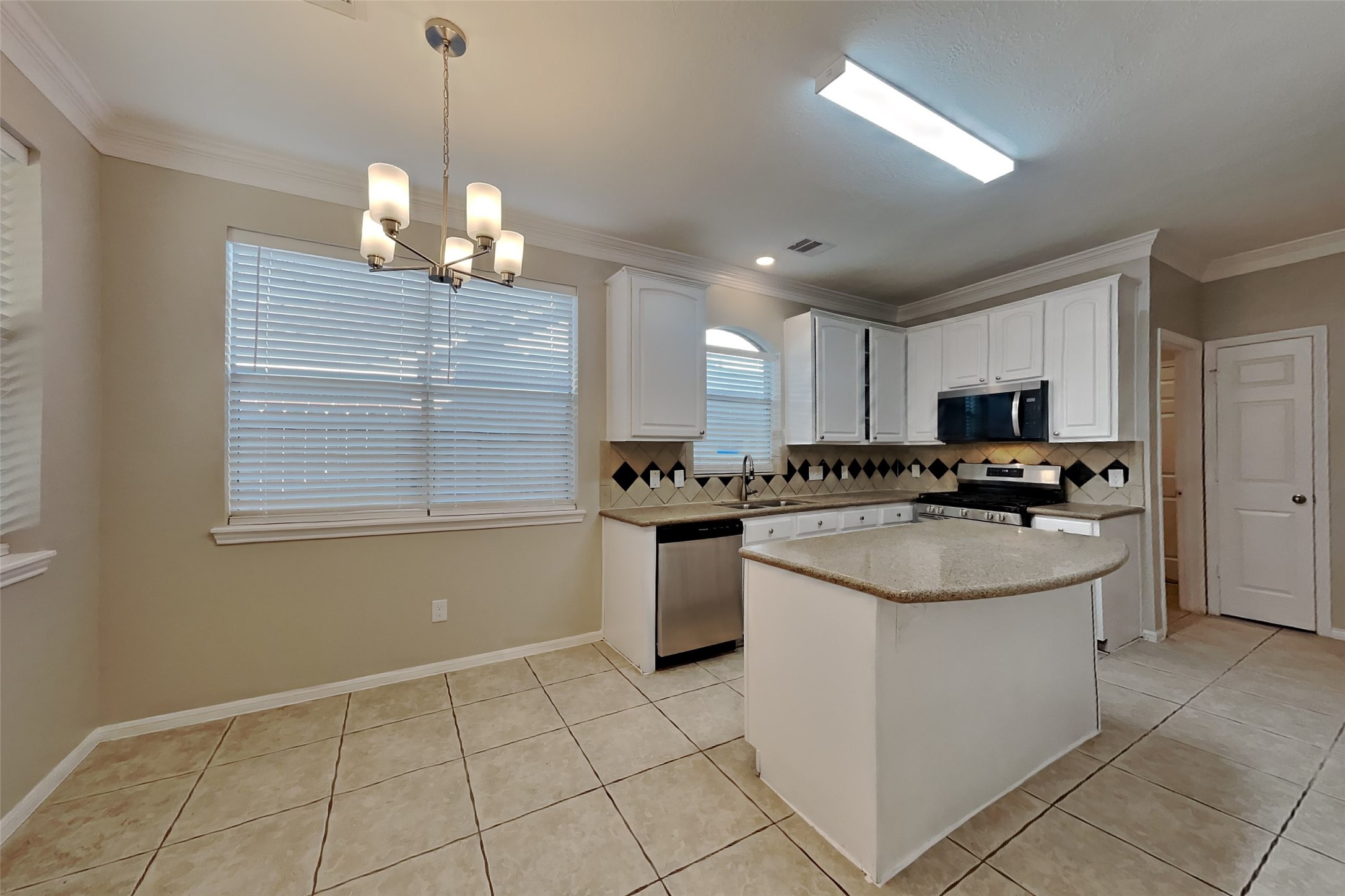 4731 Silverlake Drive Property Photo 4
