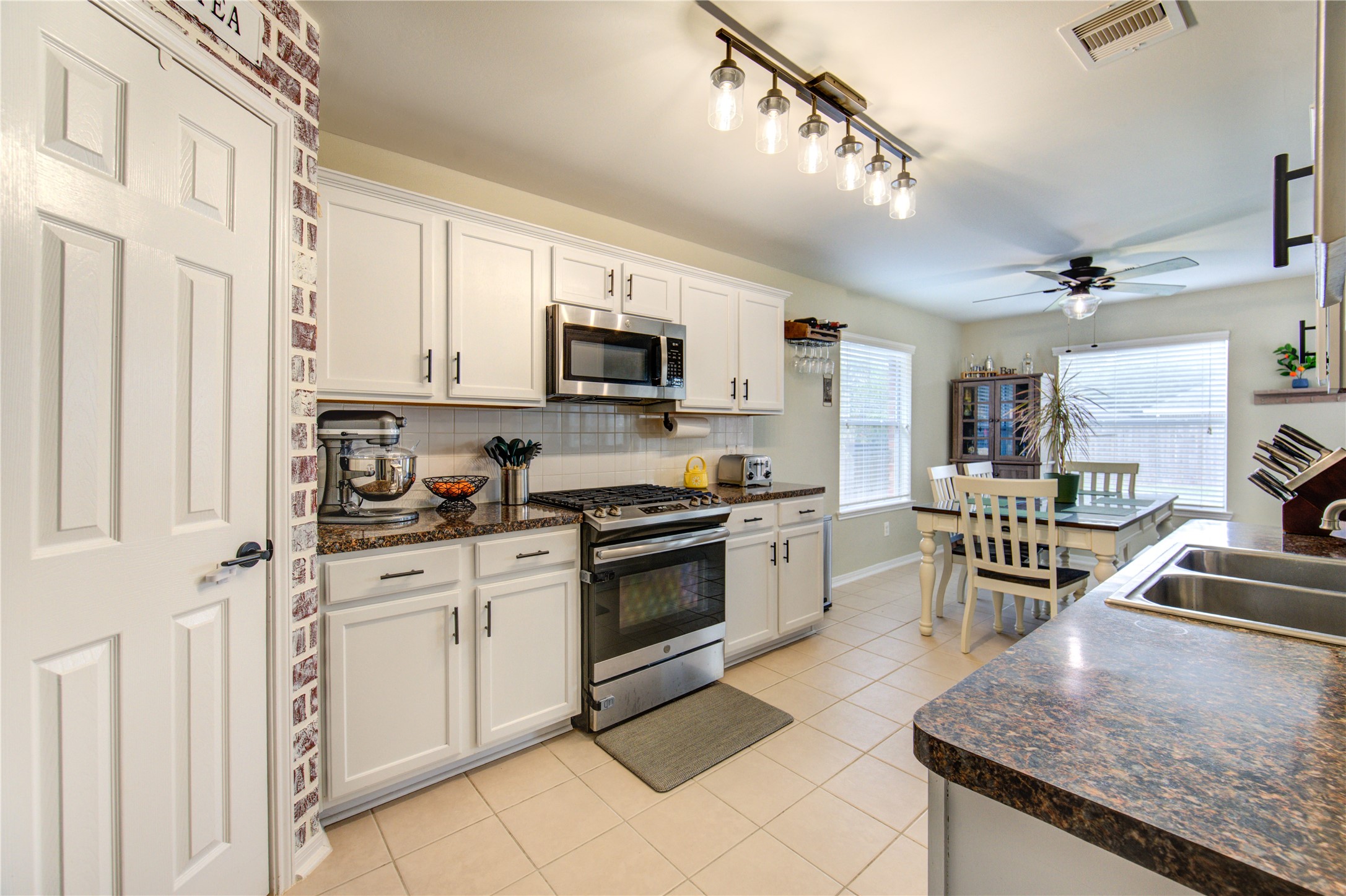 5416 Lilac Grove Ln Property Photo 5