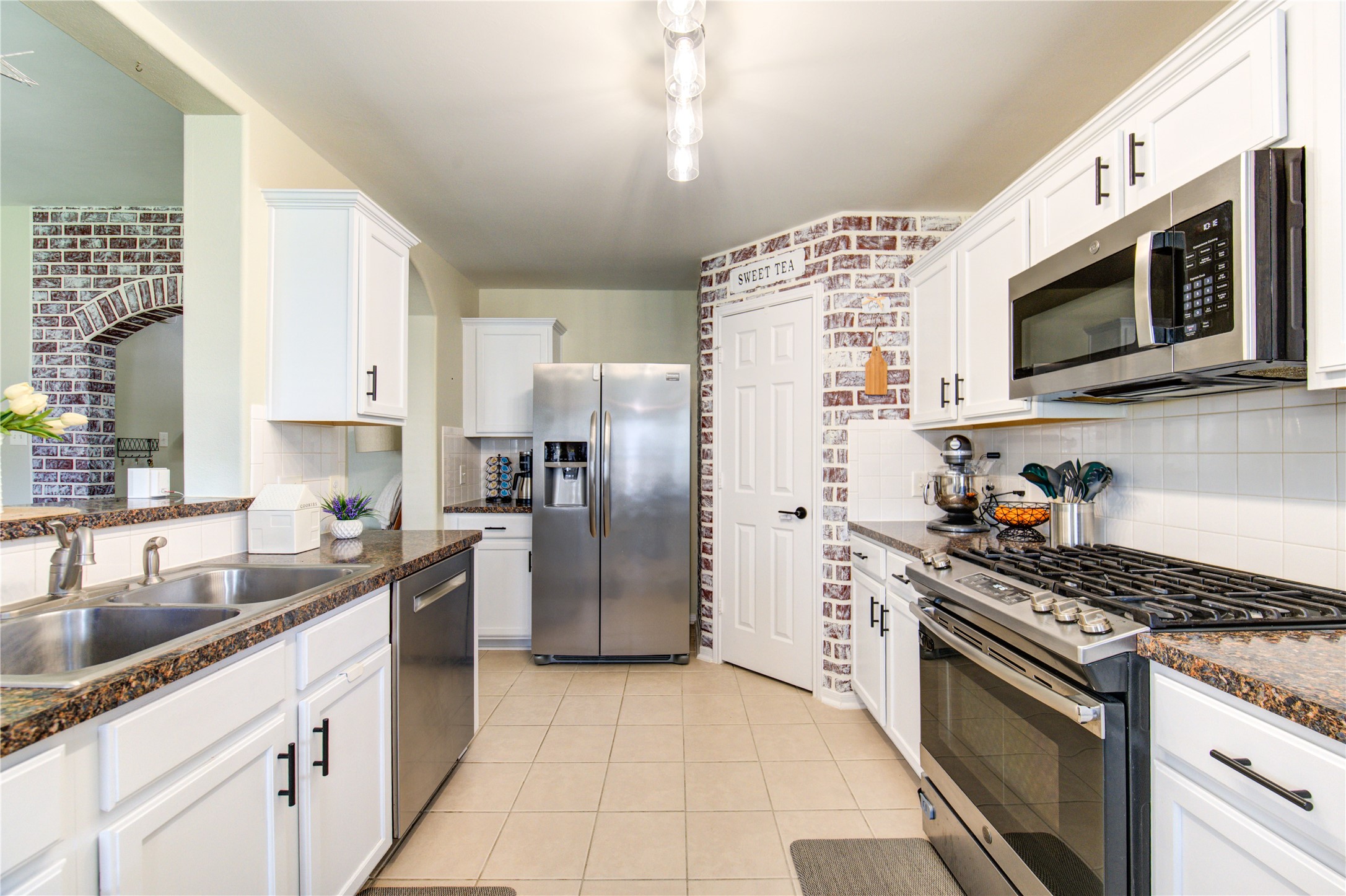 5416 Lilac Grove Ln Property Photo 9