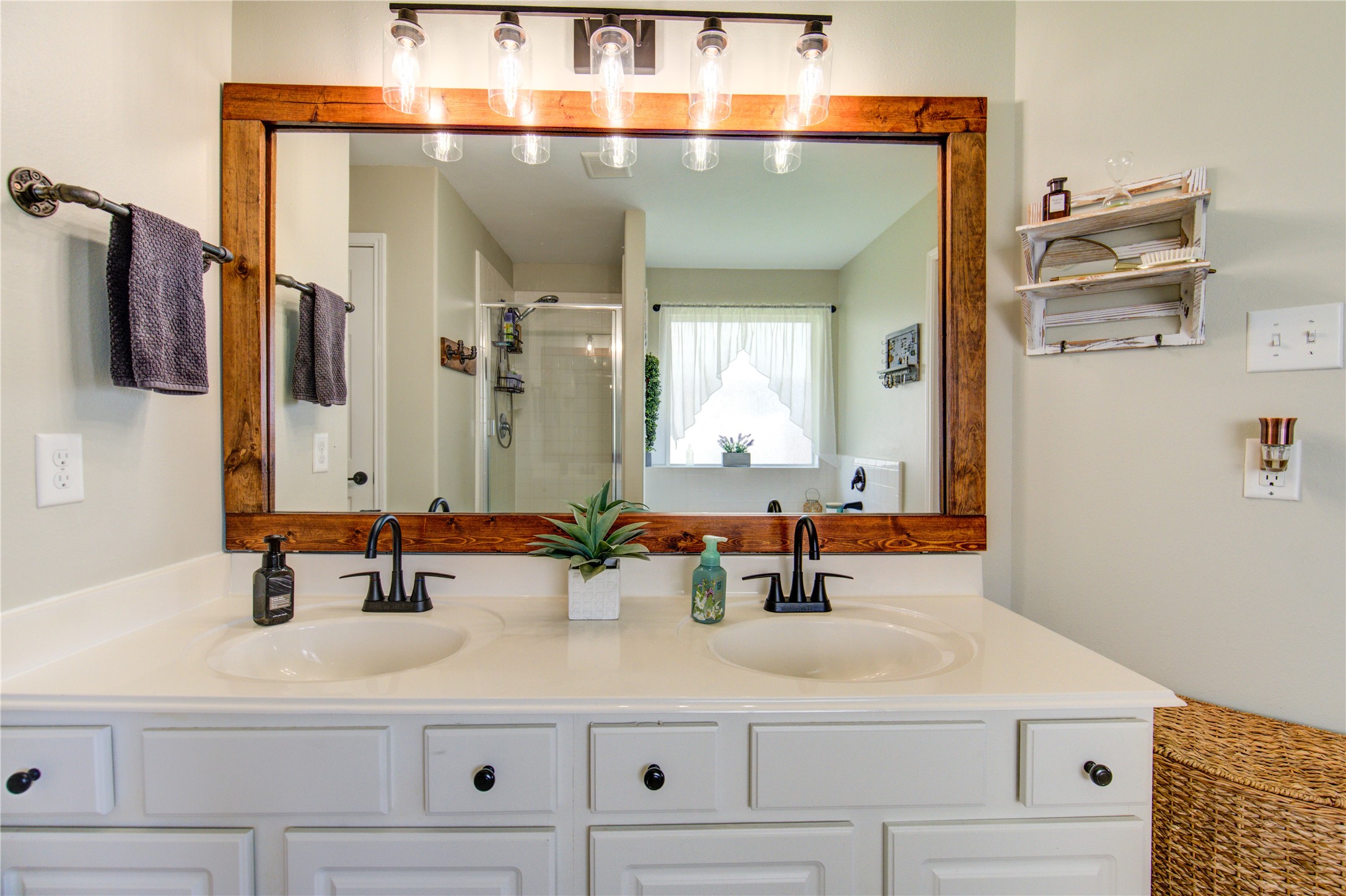 5416 Lilac Grove Ln Property Photo 16