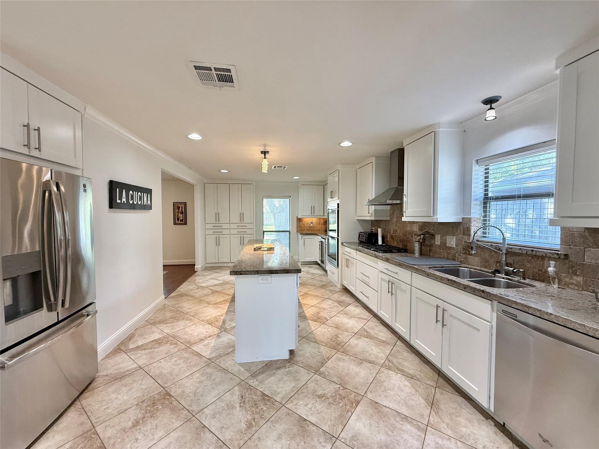5454 Imogene Street Property Photo 5