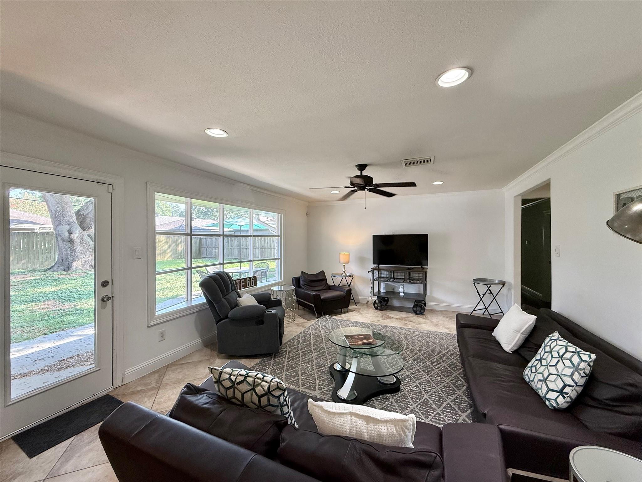 5454 Imogene Street Property Photo 7