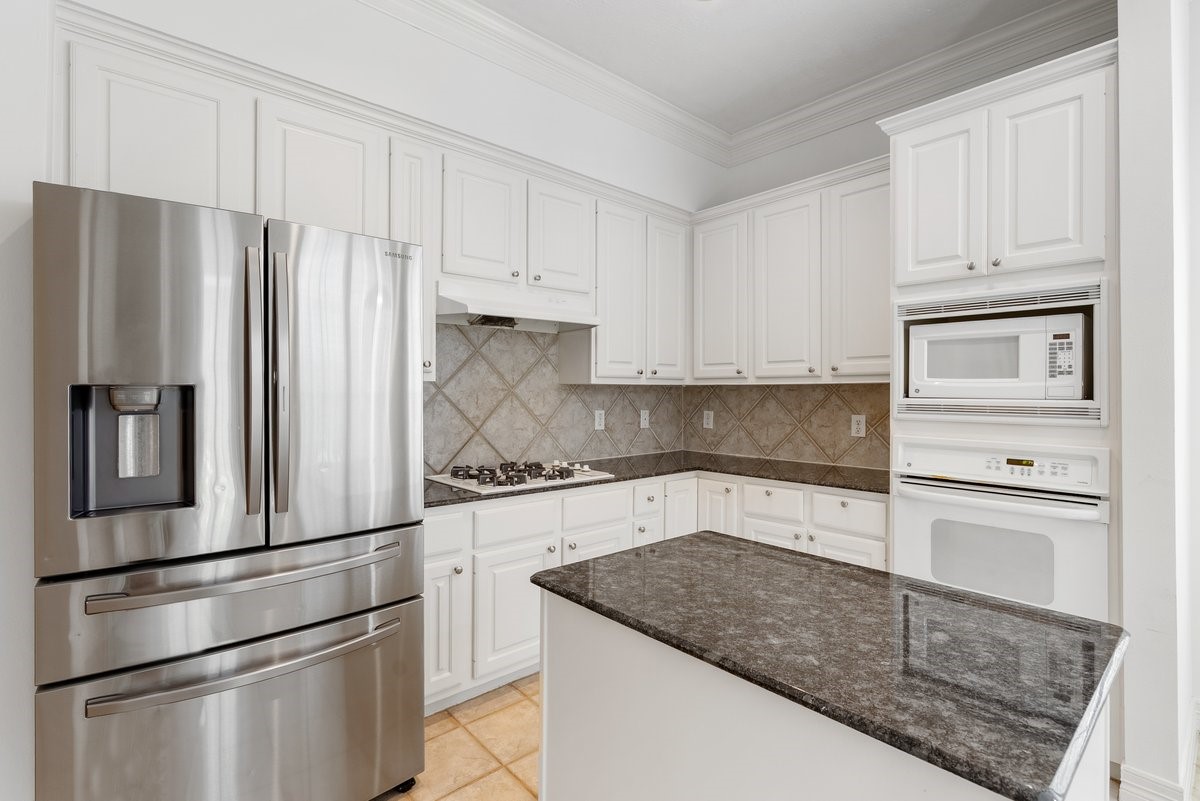 5913 Dolores Street B Property Photo 4