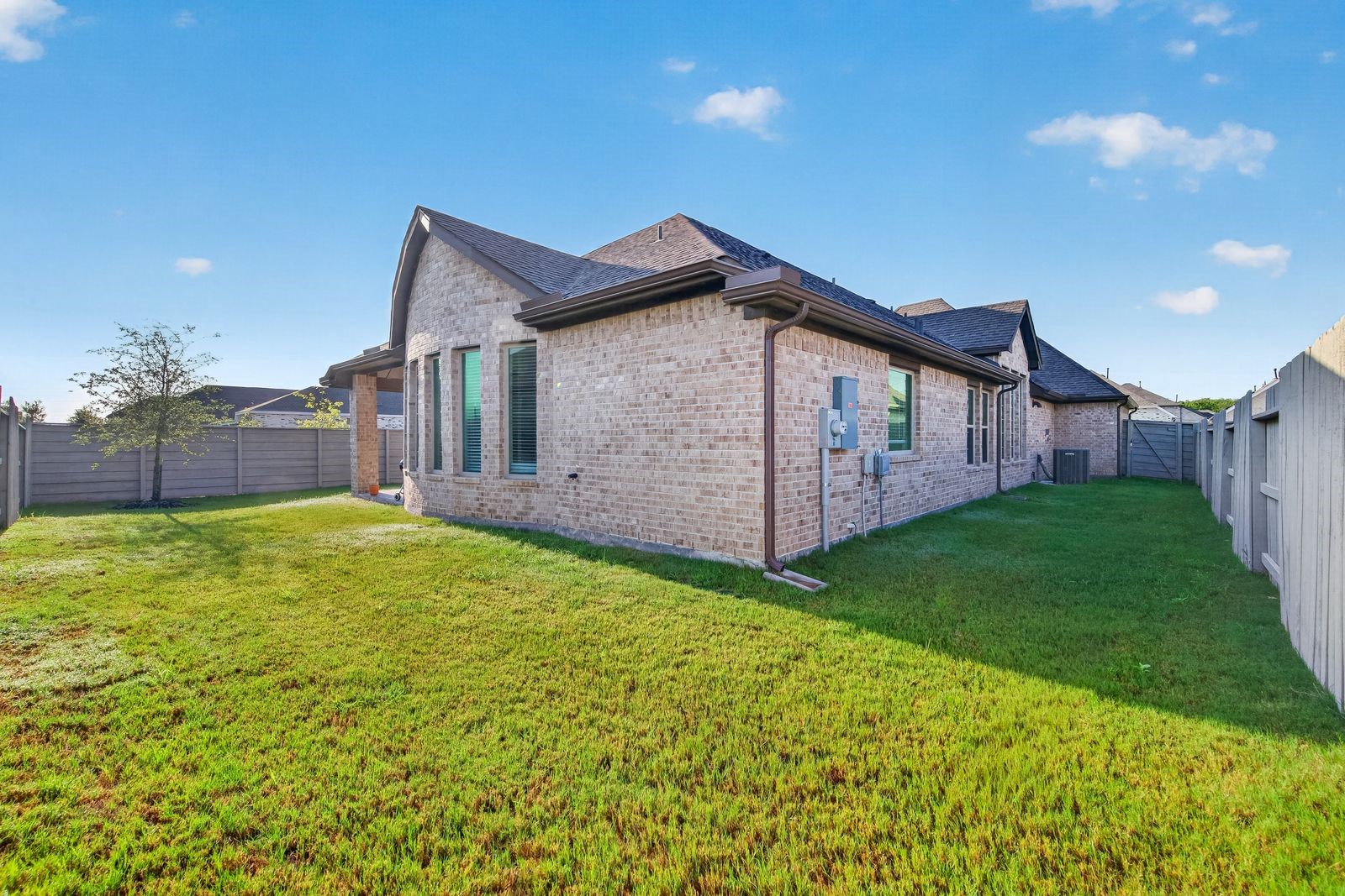 2419 Honeyberry Shrub Drive Property Photo 25