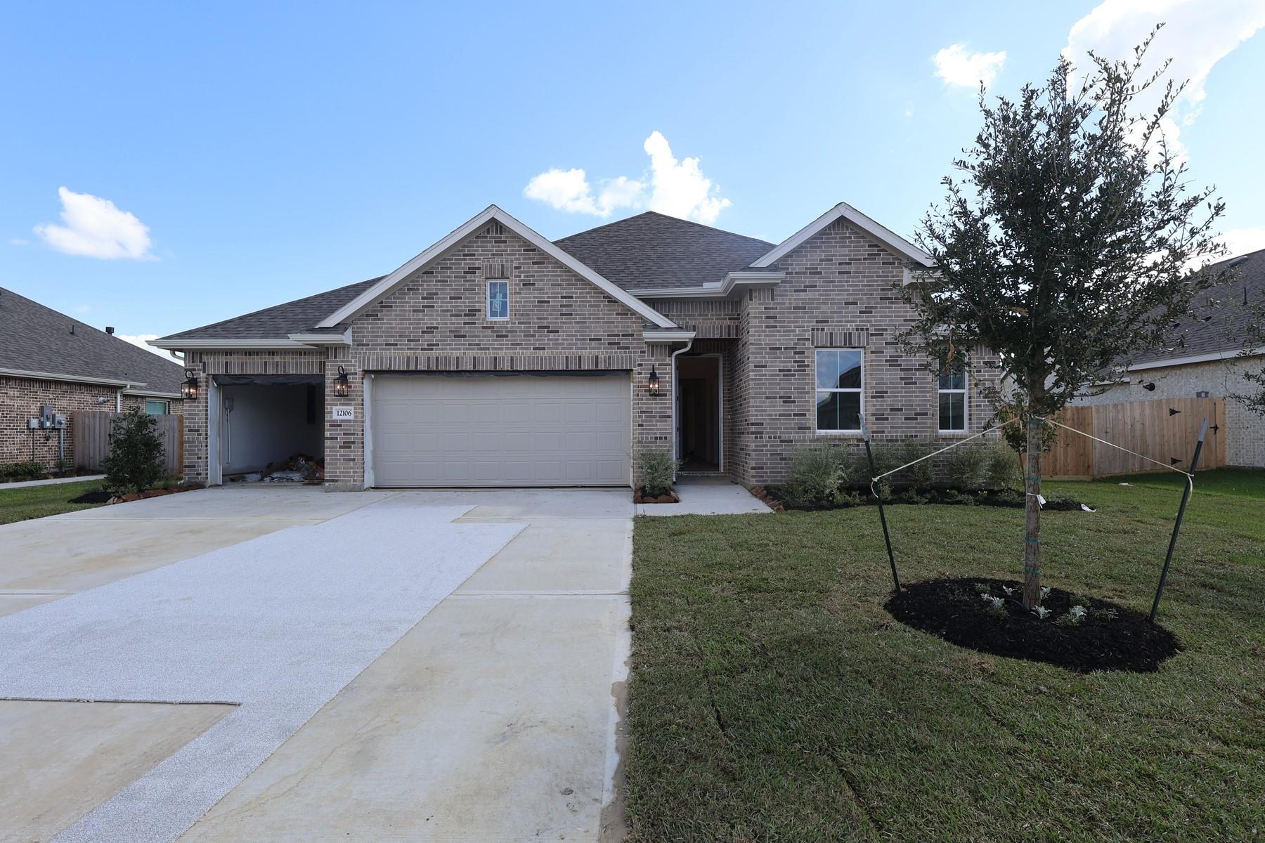 12106 Upper Meadows Avenue, Mont Belvieu Tx 77535 Property Photo 3
